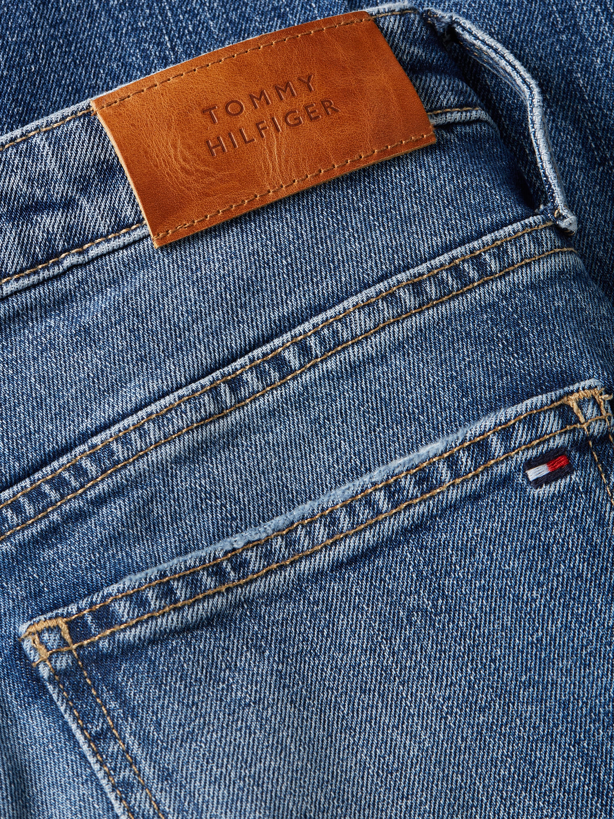 Tommy Hilfiger Bootcut-Jeans »BOOTCUT RW BEA«, mit Leder-Badge