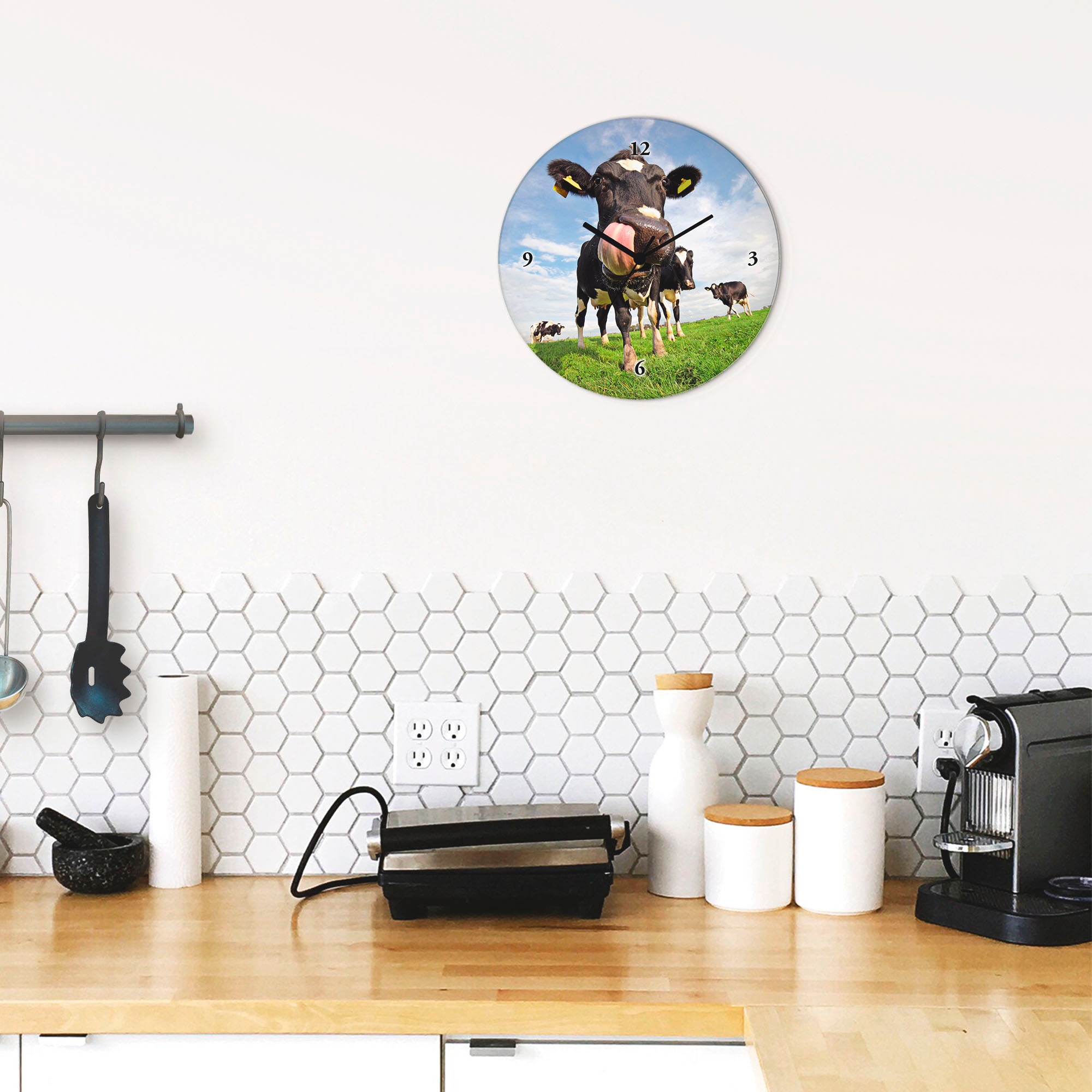 Artland Wanduhr »Holstein-Kuh mit gewaltiger Zunge« wahlweise mit Quarz- oder Funkuhrwerk, lautlos ohne Tickgeräusche