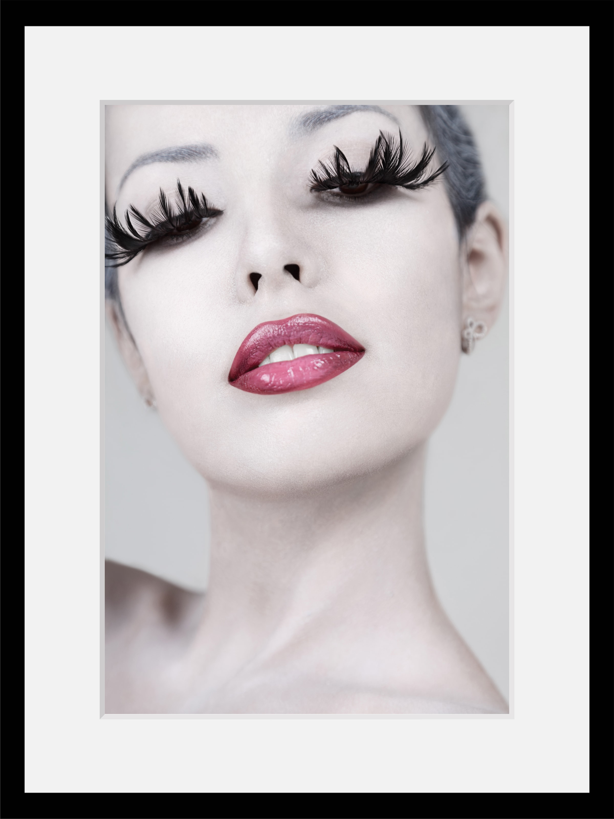 Image of queence Bild "Lashes" Bilder von Frauen Fashion Foto Frau Kunst Mode HD Premium Poster-Druck inkl. Holzrahmen