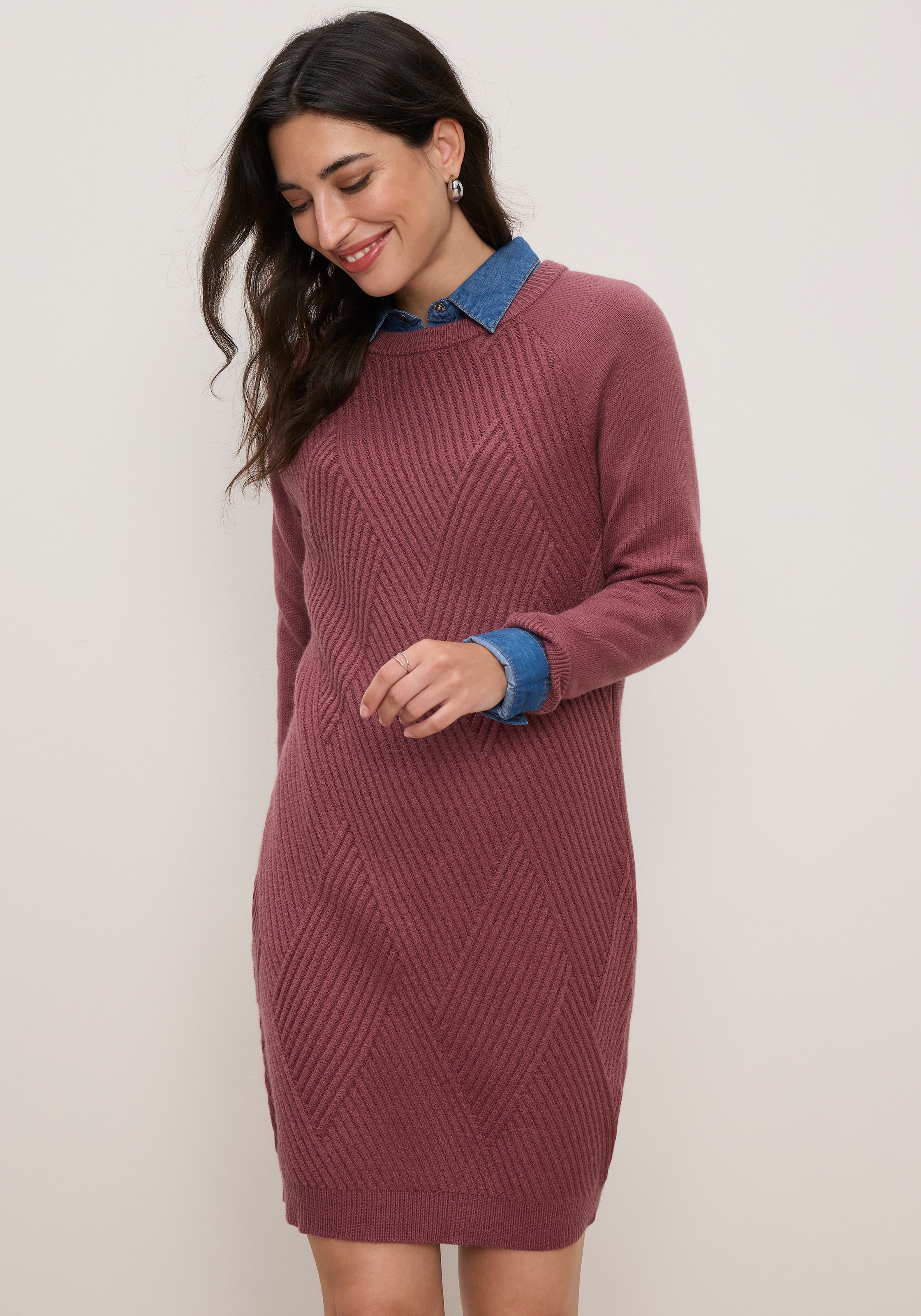 Image of Tamaris Strickkleid "mit grafischem Strickmuster in Mini-Länge" aus weicher Viskosemischung