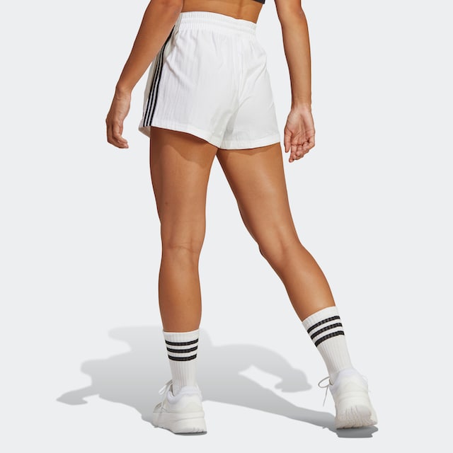 adidas Sportswear Shorts »ESSENTIALS 3-STREIFEN WOVEN«, (1 tlg.) Trouver  sur