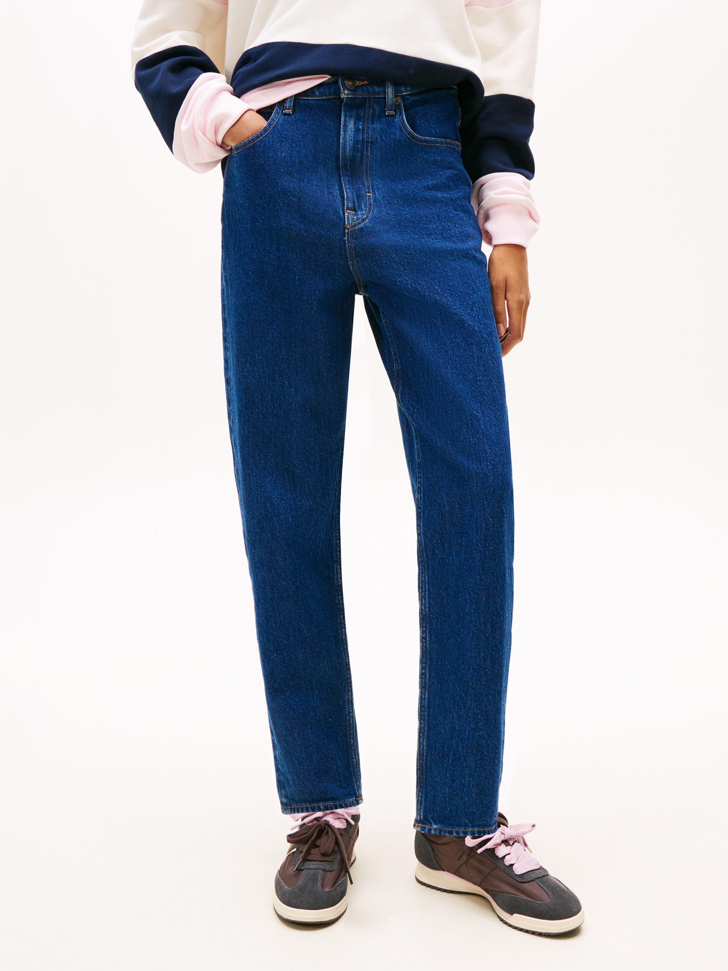 Image of Tommy Jeans Mom-Jeans "MOM JEAN UH TPR" mit Logo-Stickereien, in knöchelfreier Länge