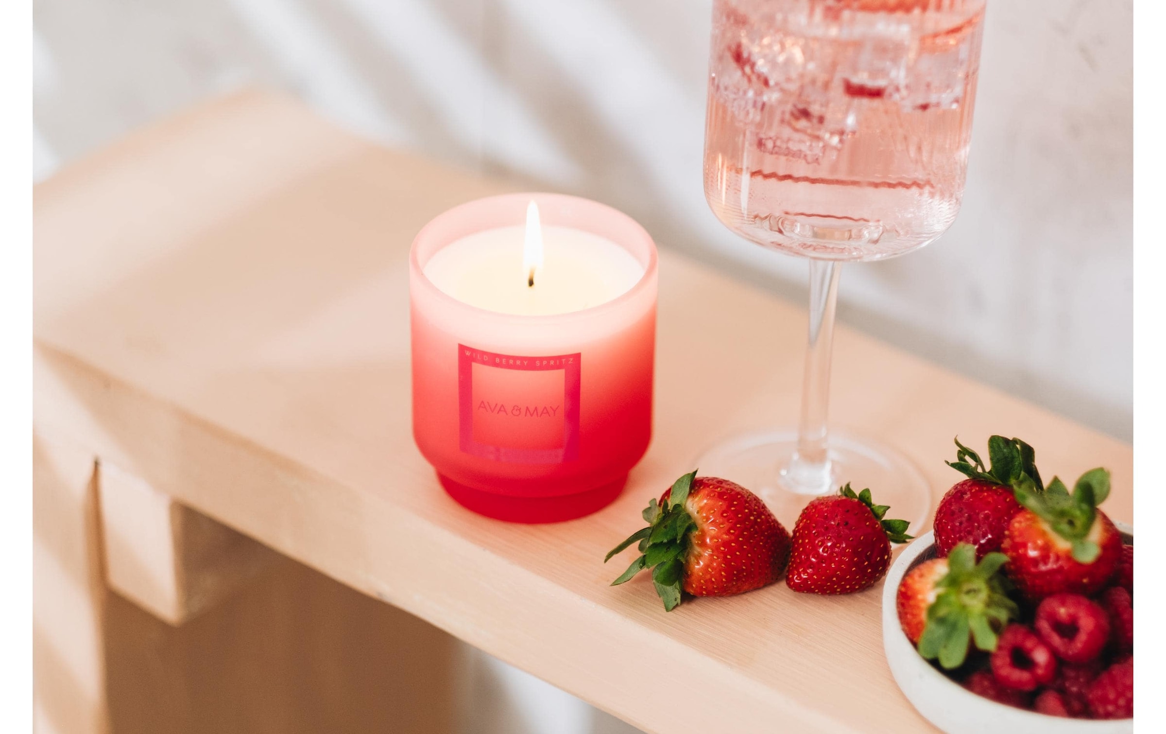 AVA & MAY Duftkerze »Wild Berry Spritz 200 g«