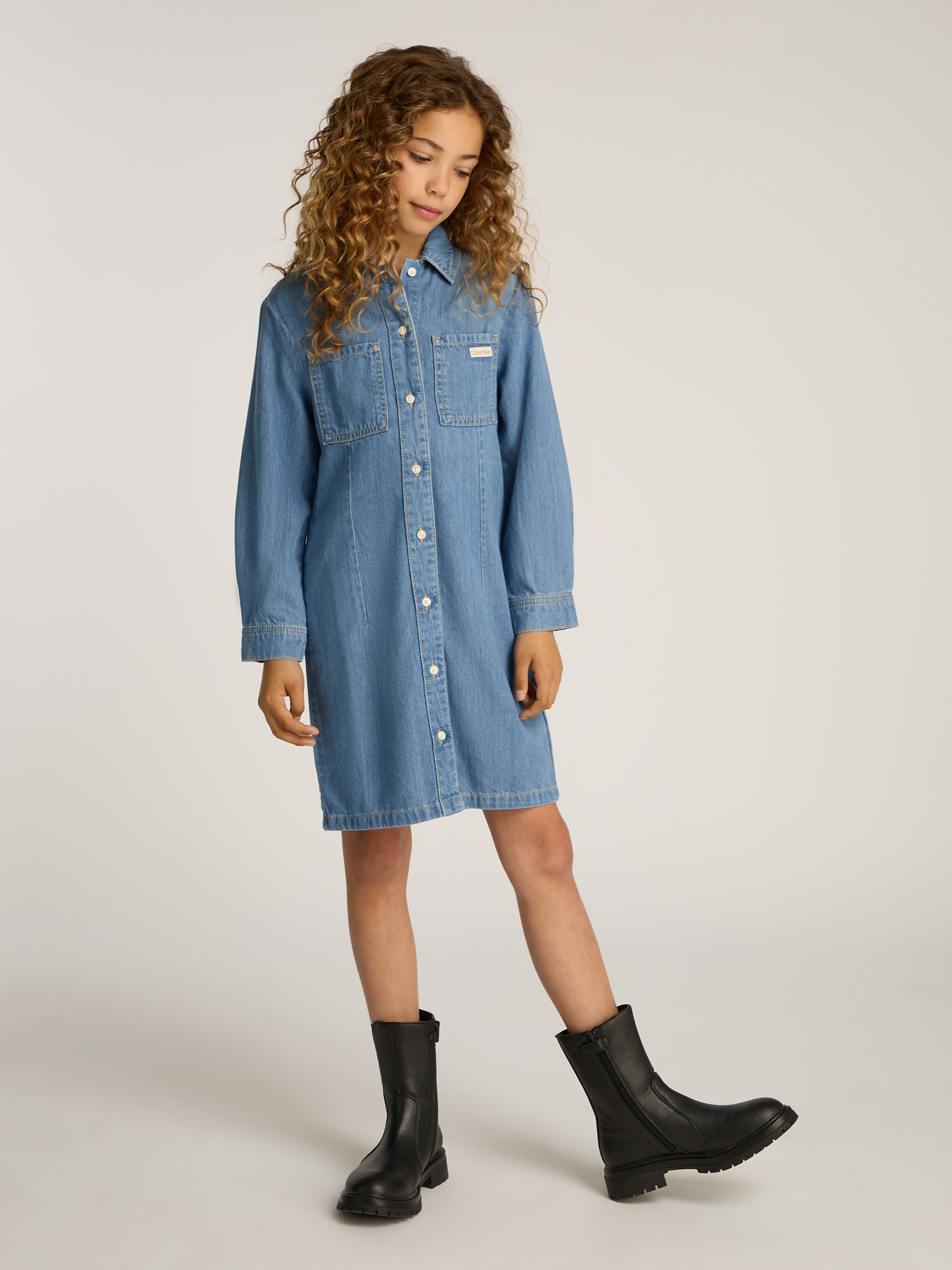 Image of Calvin Klein Jeans Jeanskleid "LT BL TENCEL DENIM SHIRT DRESS" Brusttaschen für Kinder bis 16 Jahre mit Logostickerei