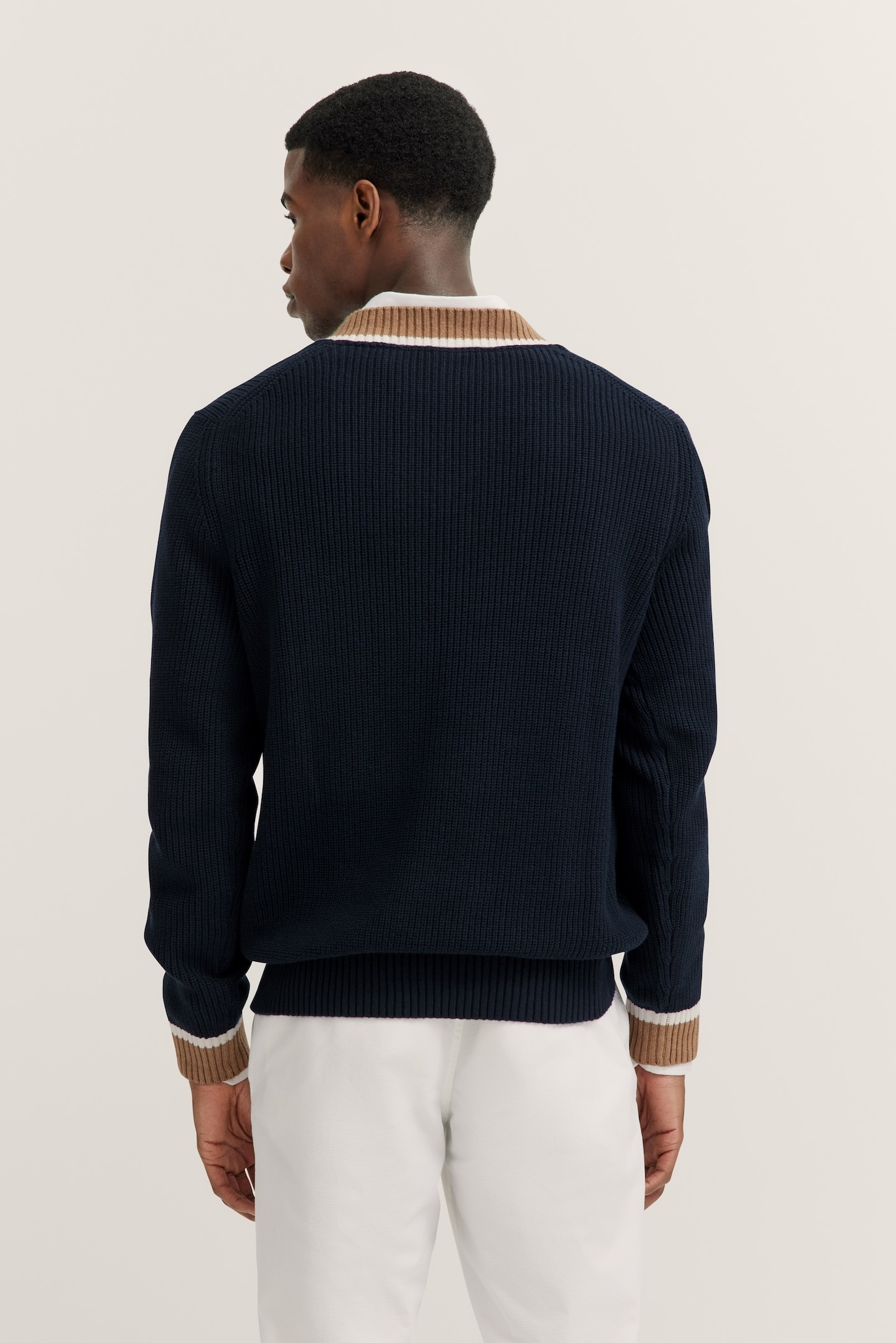 bugatti V-Ausschnitt-Pullover, mit V-Ausschnitt und aus 100 % Baumwolle