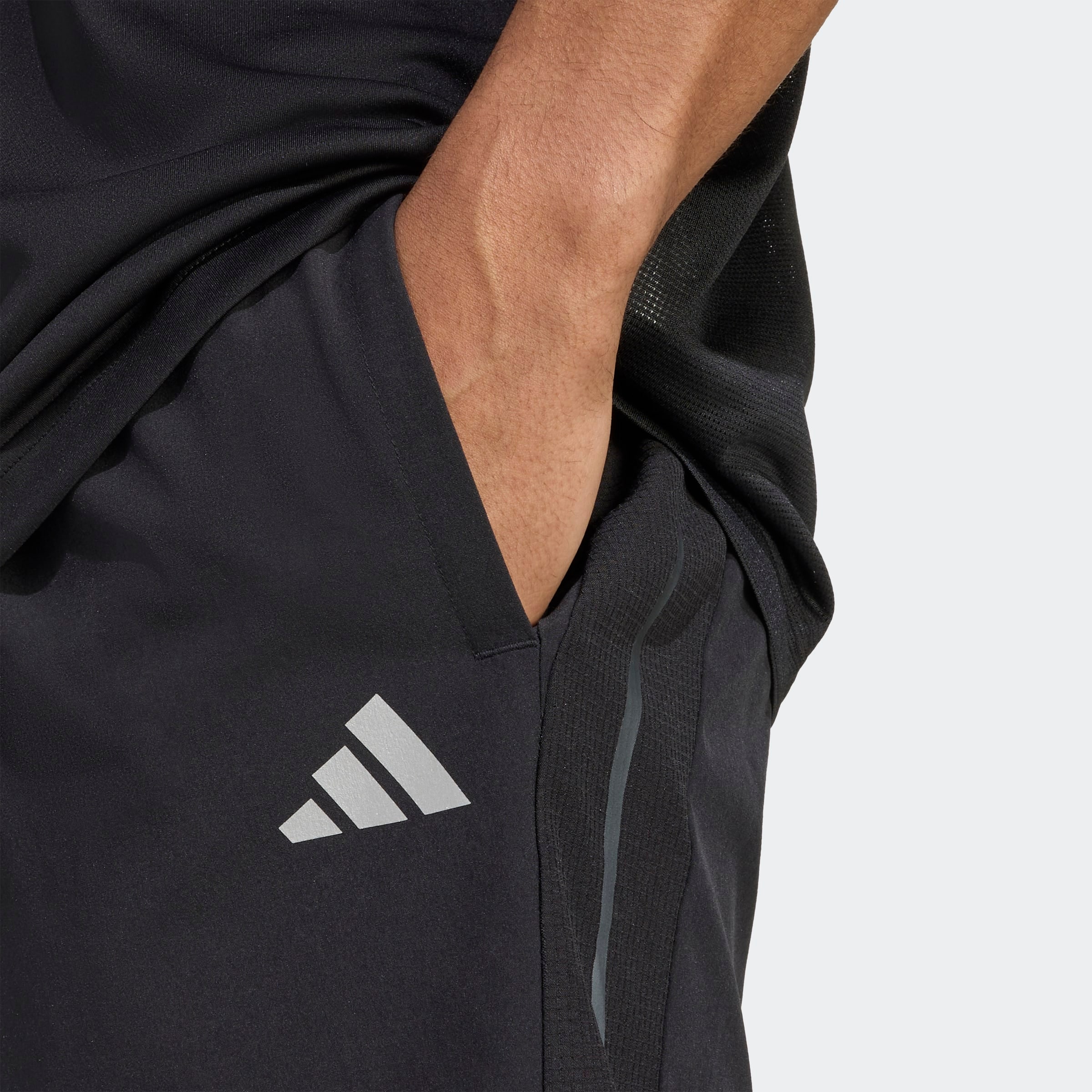 adidas Performance Short »TECH APPAREL«  aus weichem Stretchmaterial, mit Mesh-Belüftungseinsatz