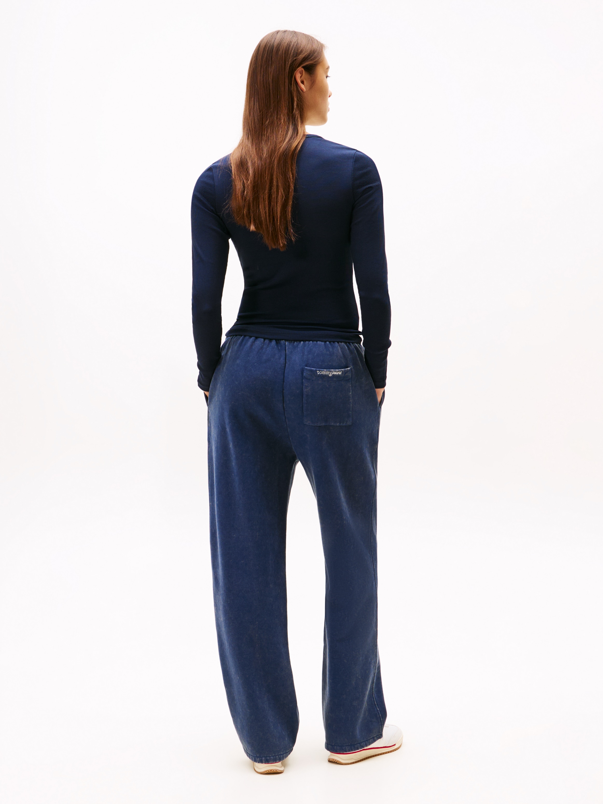 Tommy Jeans Langarmshirt »TJW 2PACK SLIM ESSENTIAL RIB LS« Packung, 2er-Pack, 2 Stk. tlg. in Rippoptik, mit Logostickerei