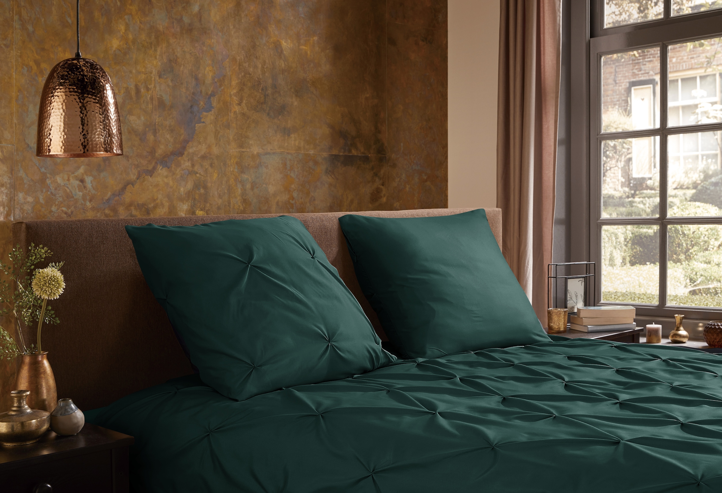 PURE luxury collection Bettwäsche »Elegance«, Mikrofaser, Uni, Stickerei, luxuriöse Falten, Reissverschluss, Grün