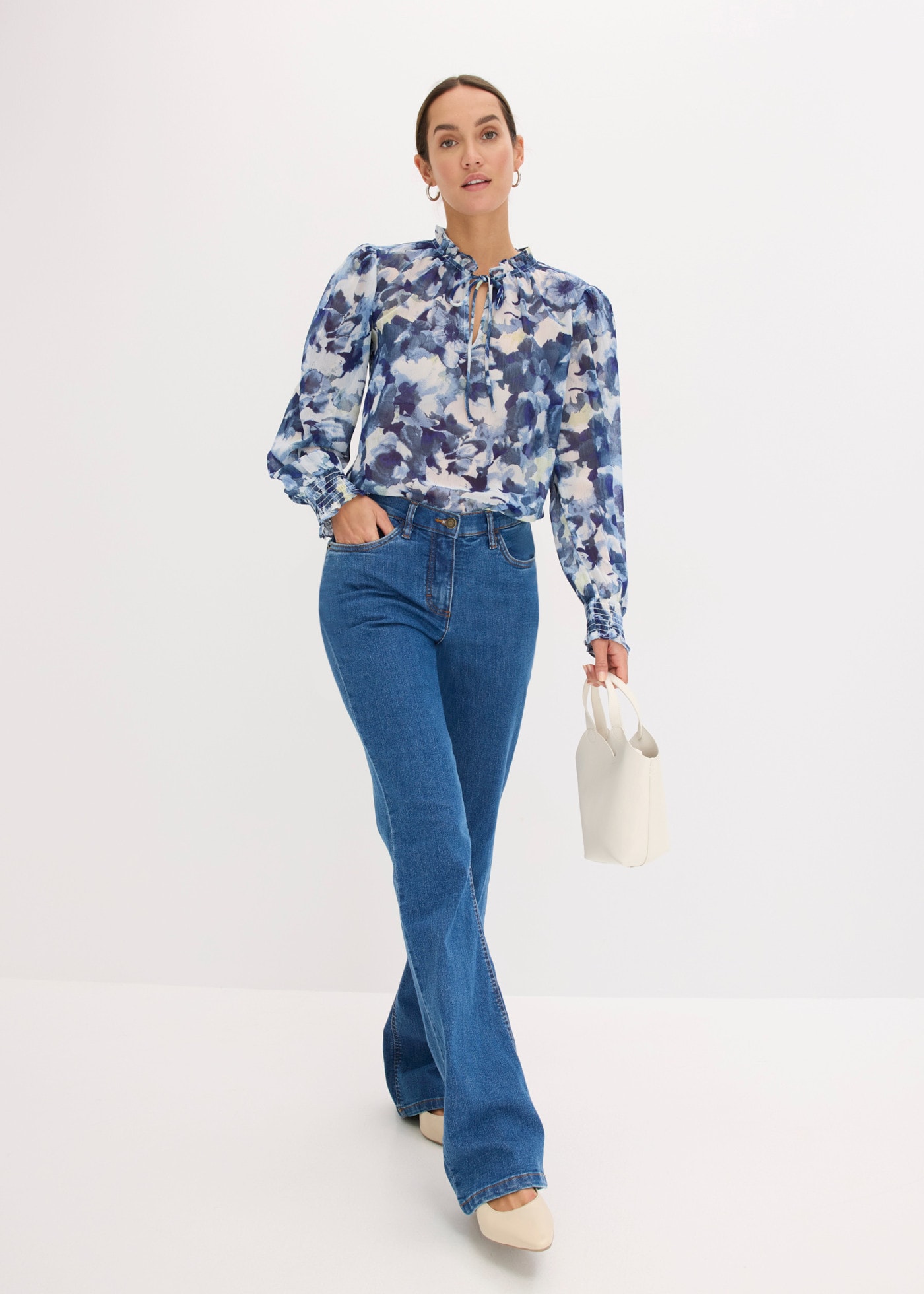 bonprix Blouse en mousseline avec imprimé floral, coupe ajustée, sans col