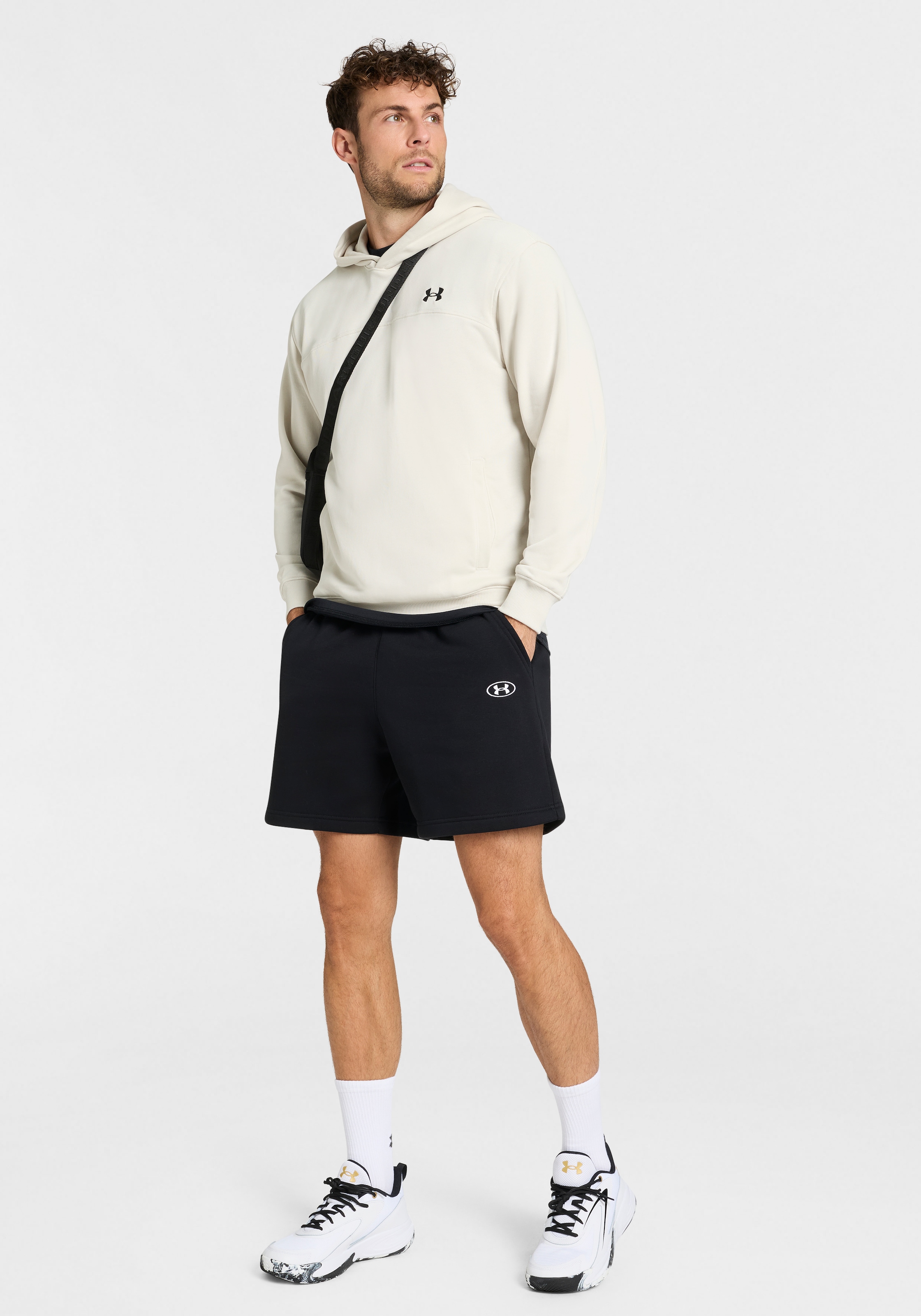 Under Armour® Sweatshorts »UA RIVAL FLC SHORTS«  pour sport et loisirs, coupe décontractée, aussi en grandes tailles