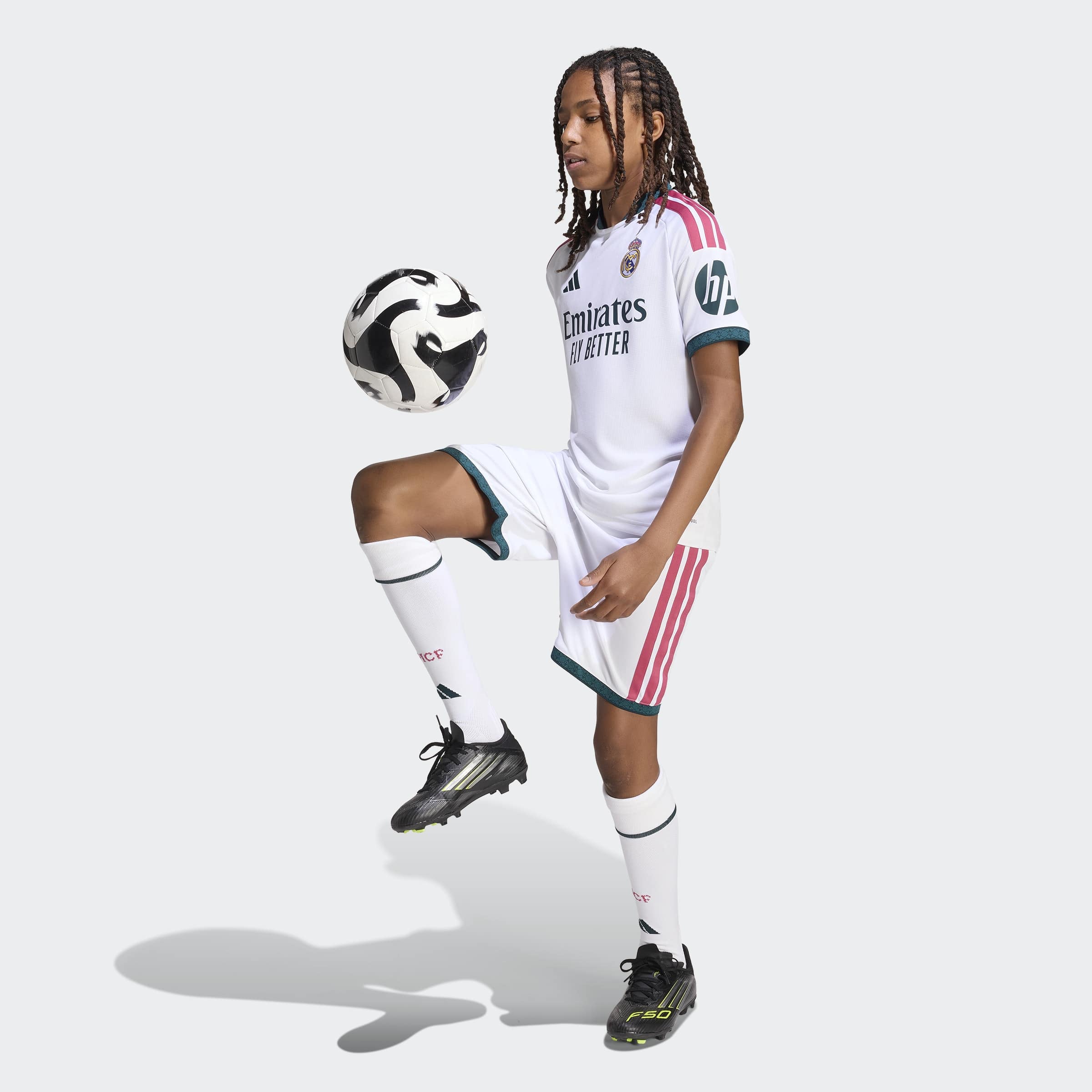 adidas Performance Fussballtrikot »REAL MADRID 26/27 KIDS HEIMTRIKOT« mit Rundhalsausschnitt, mit Climacool Technologie