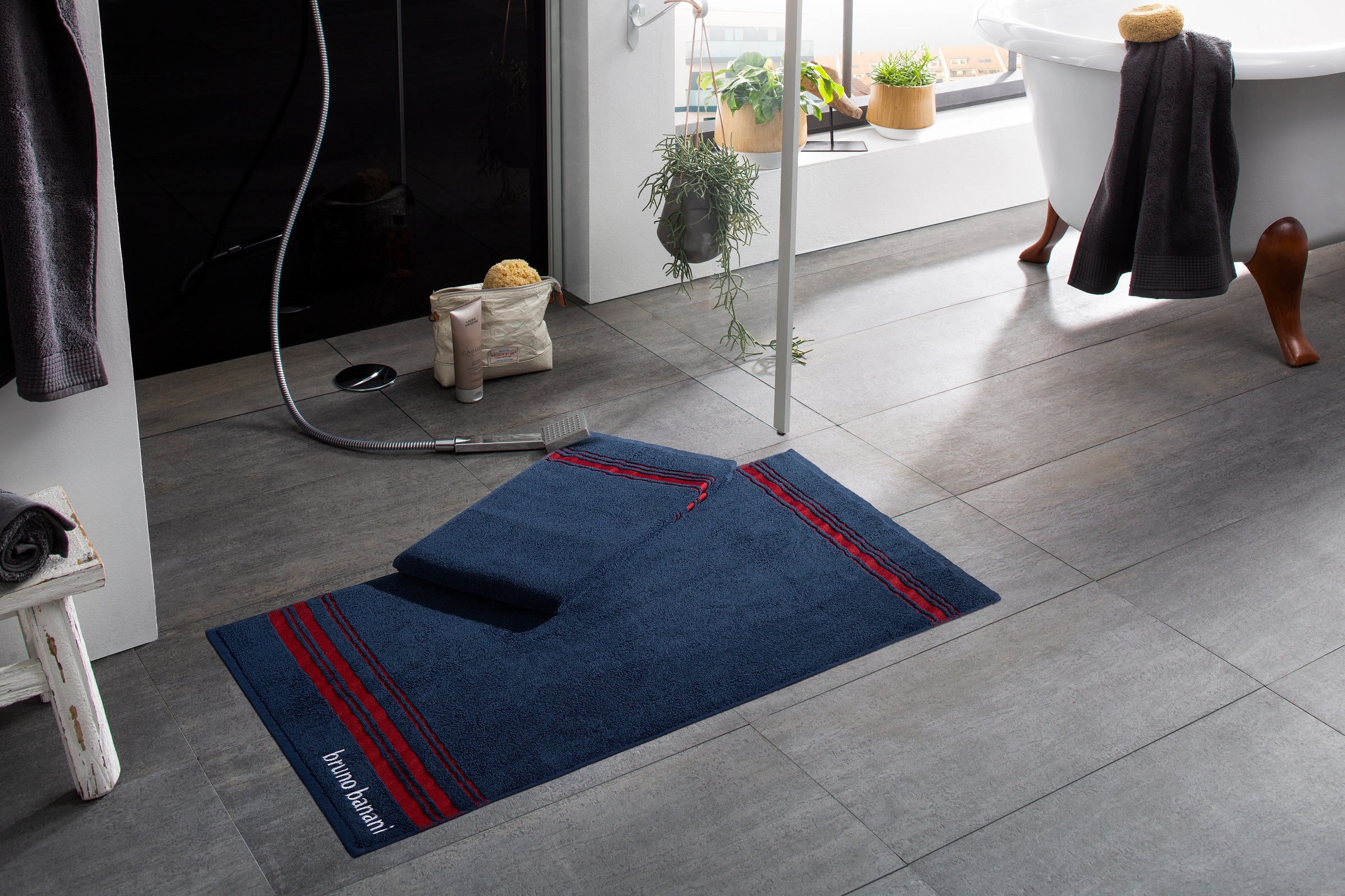 Image of Bruno Banani Badematte »Daniel«, Höhe 4 mm, beidseitig nutzbar, mit farbiger Bordüre, besonders saugfähig bei Ackermann Versand Schweiz