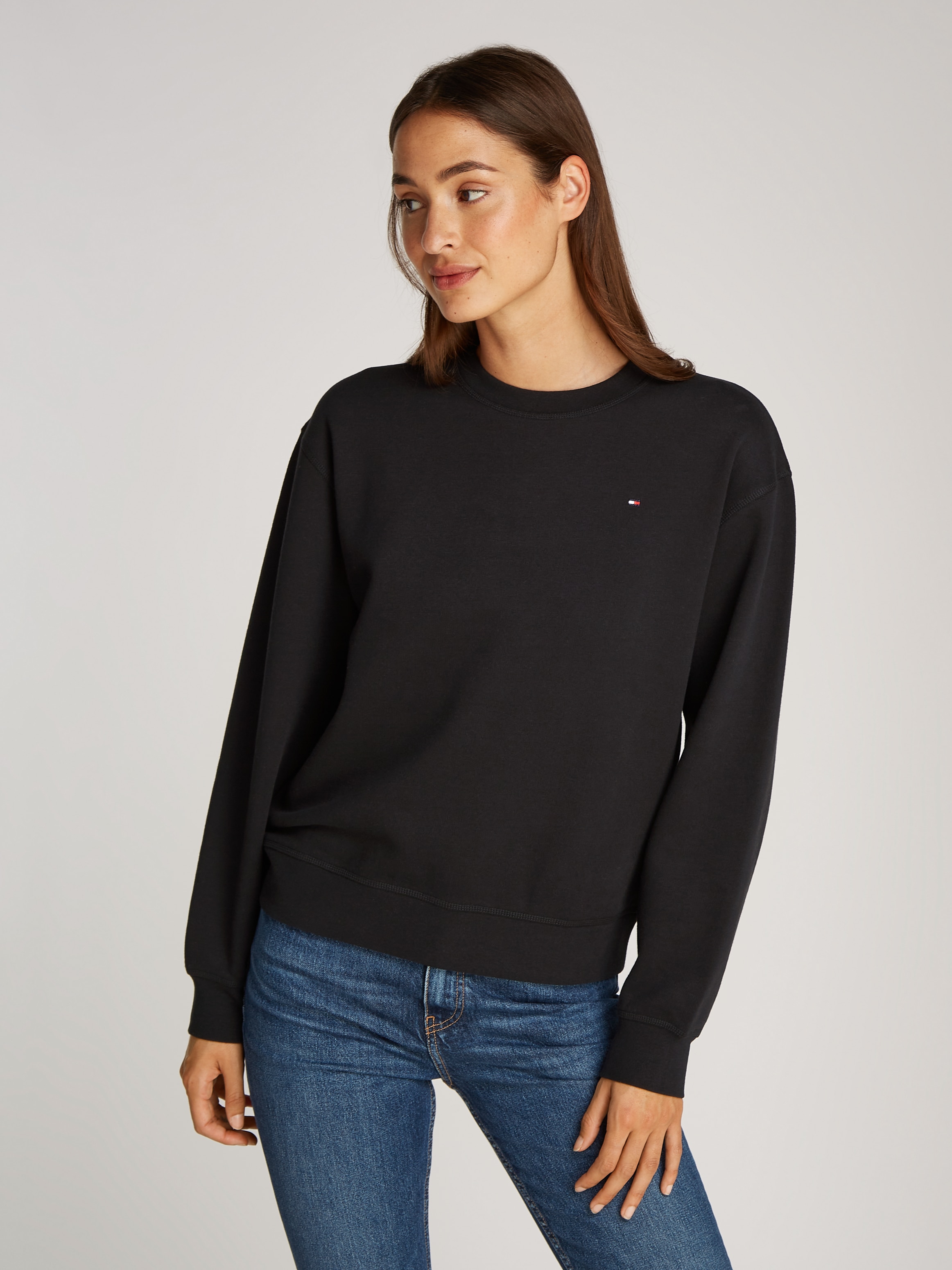 TOMMY HILFIGER Sweatshirt »REG FLAG ON CHEST SWTSHRT«, mit Logo-Stickerei