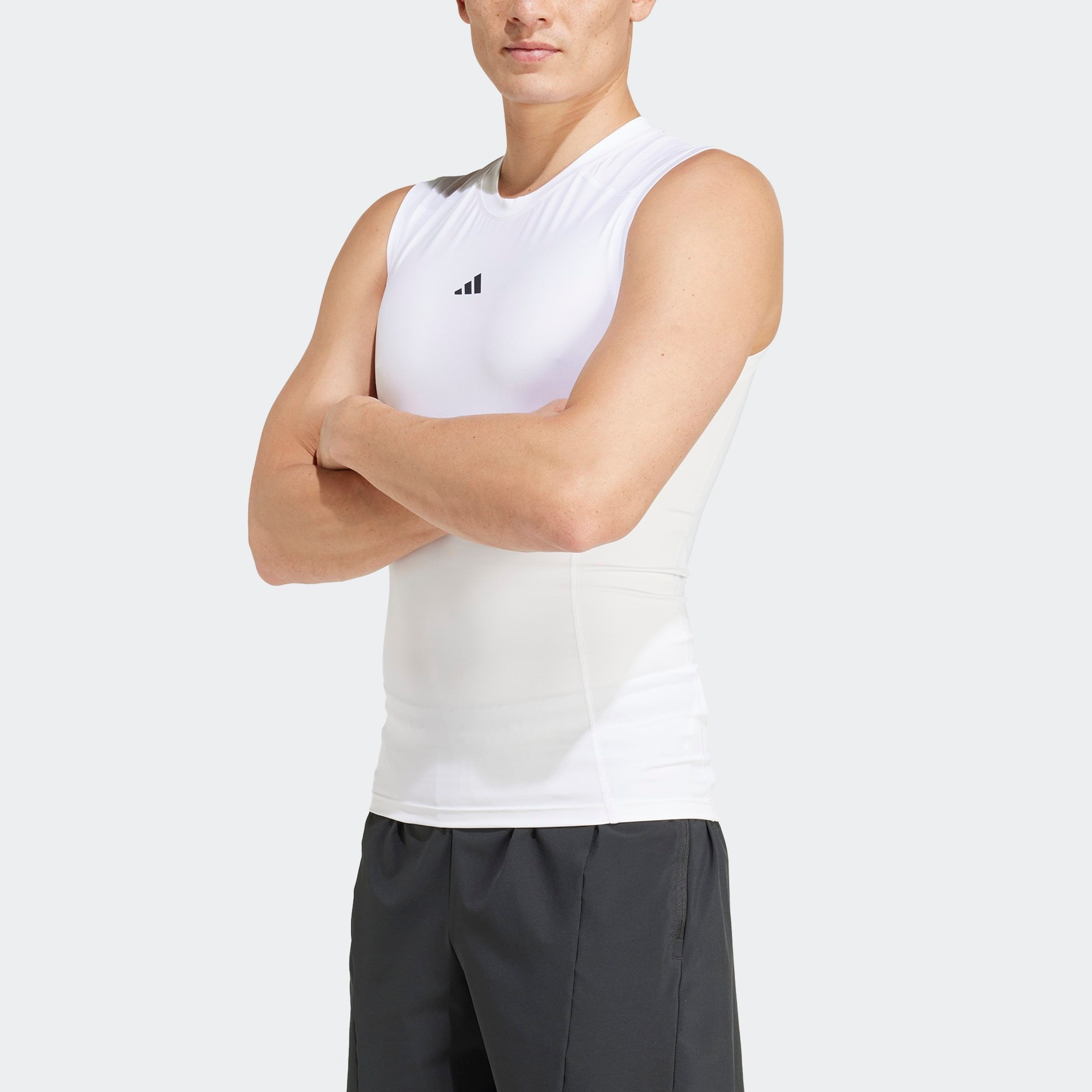 adidas Performance Tanktop »TECHFIT COMPRESSION TRAINING SLEEVELESS« mit Rundhalsausschnitt, ohne Verschluss, normale Länge