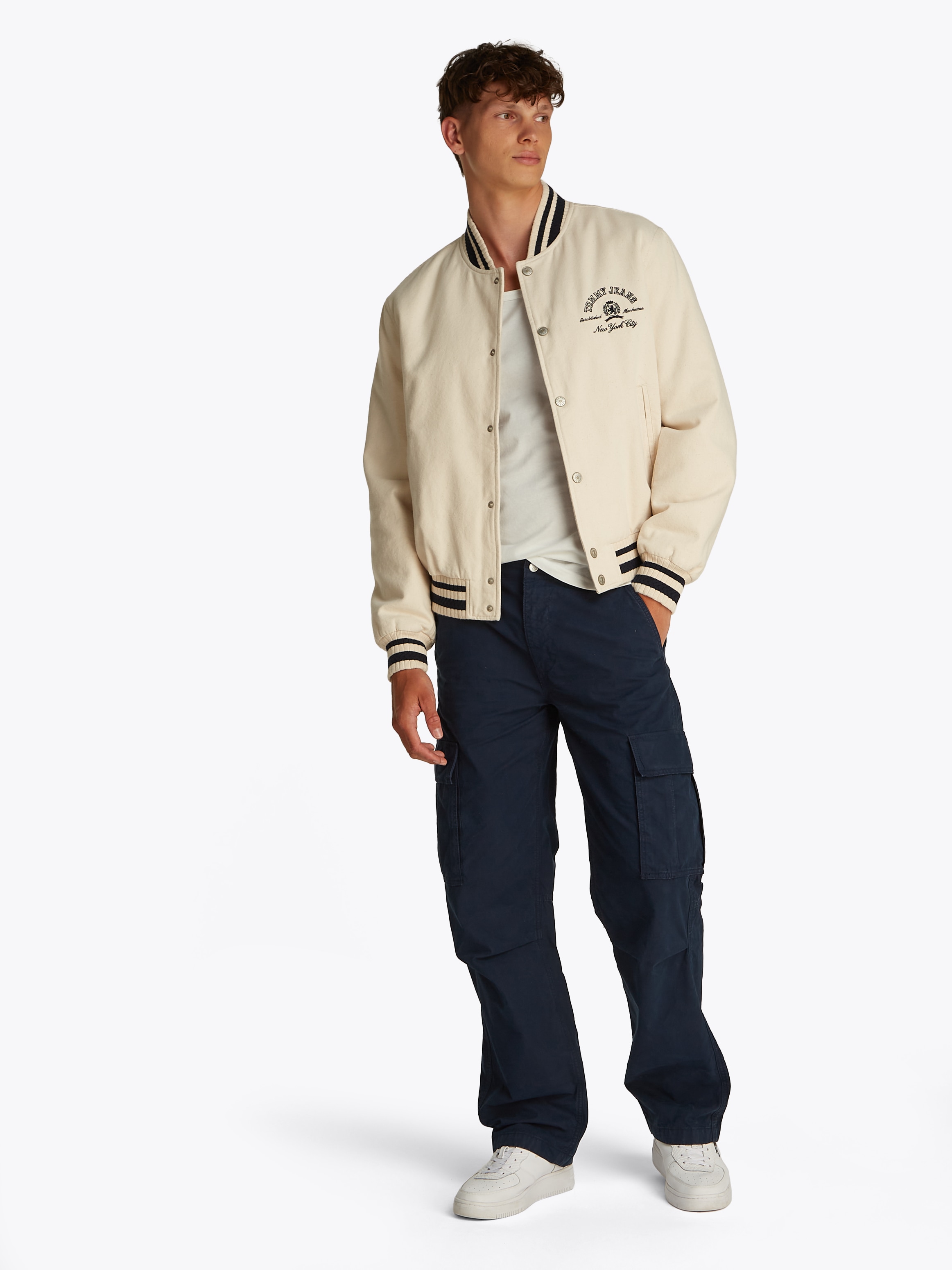 Tommy Jeans Muskelshirt »TJM SLIM ENTRY GRAPHIC TANK EXT« Mit tiefem Rundhalsausschnitt