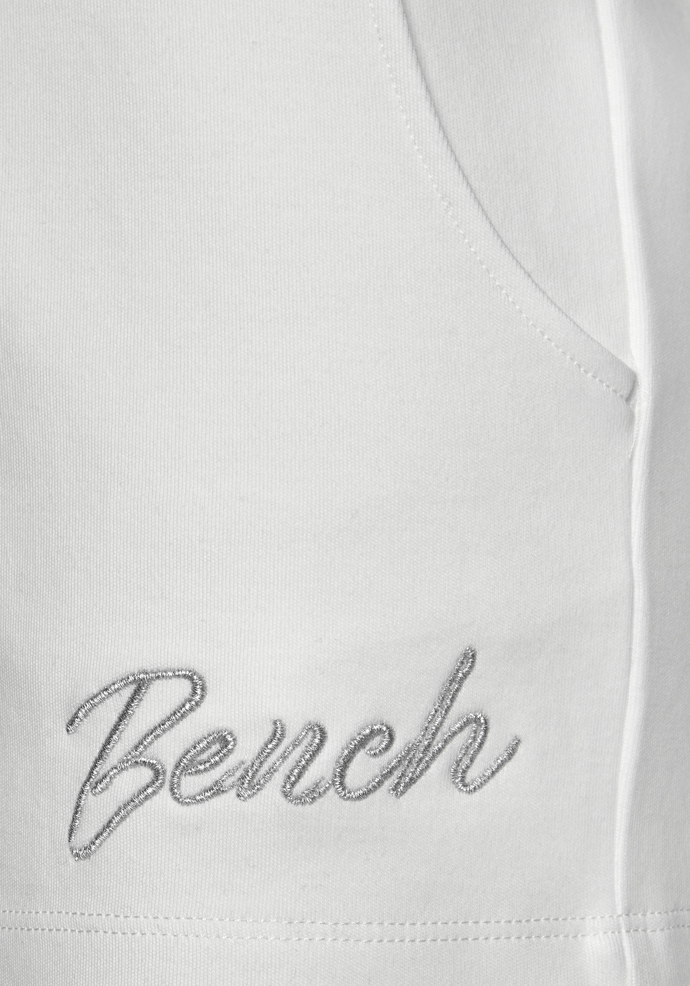 Bench. Loungewear Relaxshorts, mit kleiner glänzenden Logostickerei, Loungeanzug