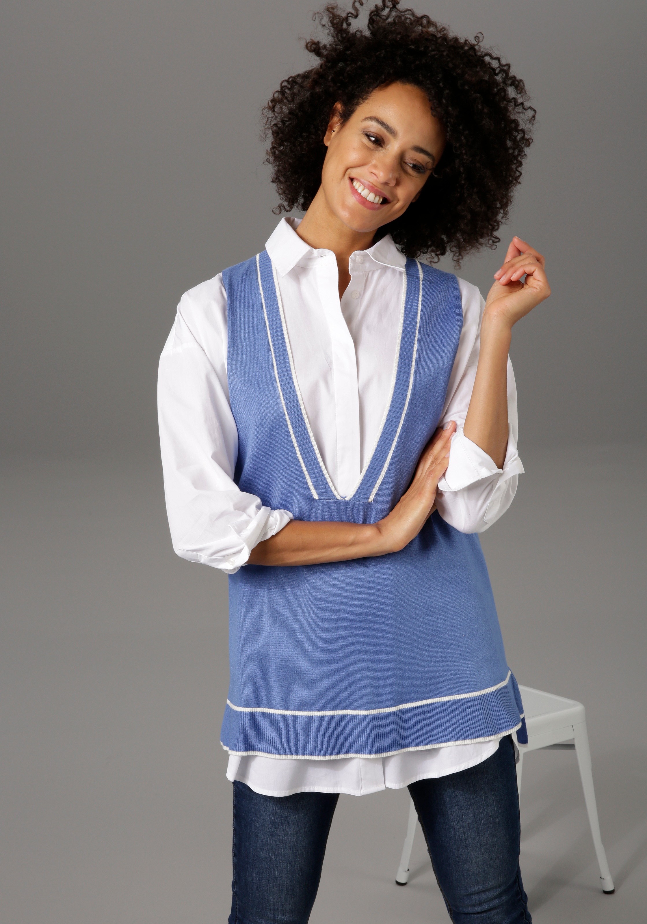 Image of Aniston CASUAL Pullunder, mit gestreiften Bündchen am V-Ausschnitt und Saum bei Ackermann Versand Schweiz