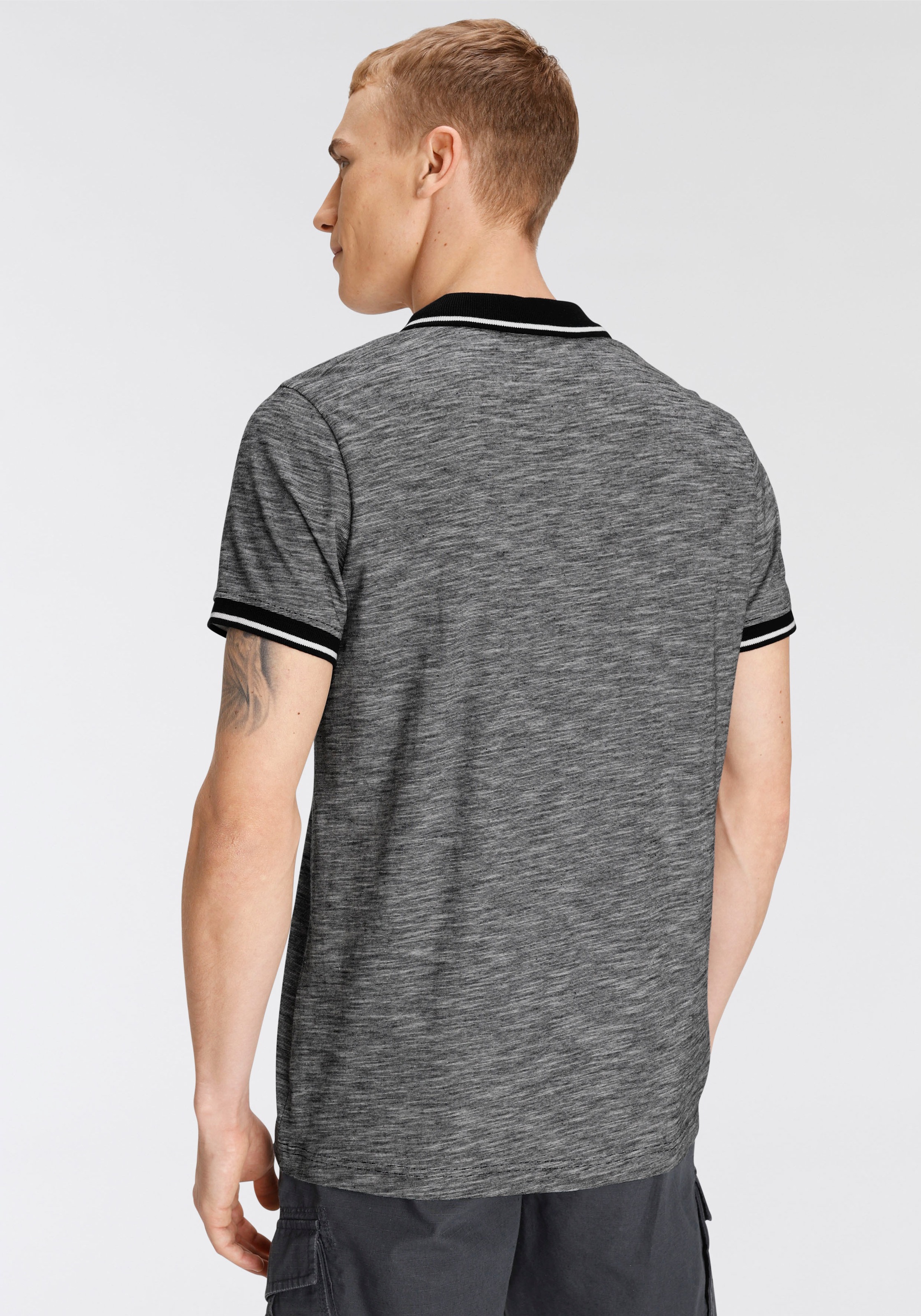 AJC Poloshirt, auf und Ärmeln kontrastfarbenen Details versandkostenfrei mit an Kragen