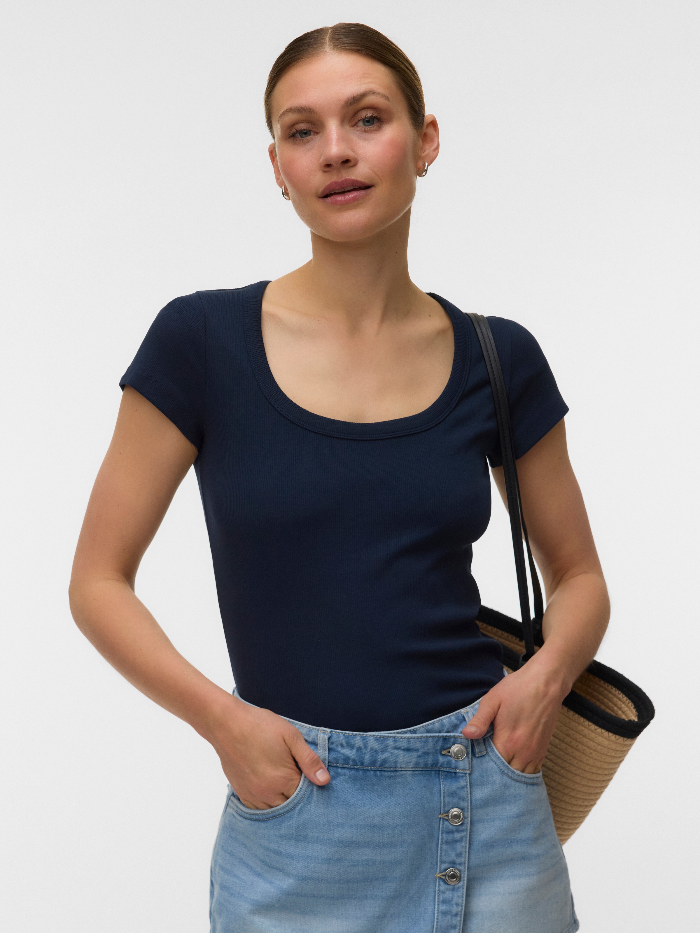 Image of Vero Moda Kurzarmshirt "VMCHLOE CS SHORT U-NECK NOOS" Baumwollmischung
