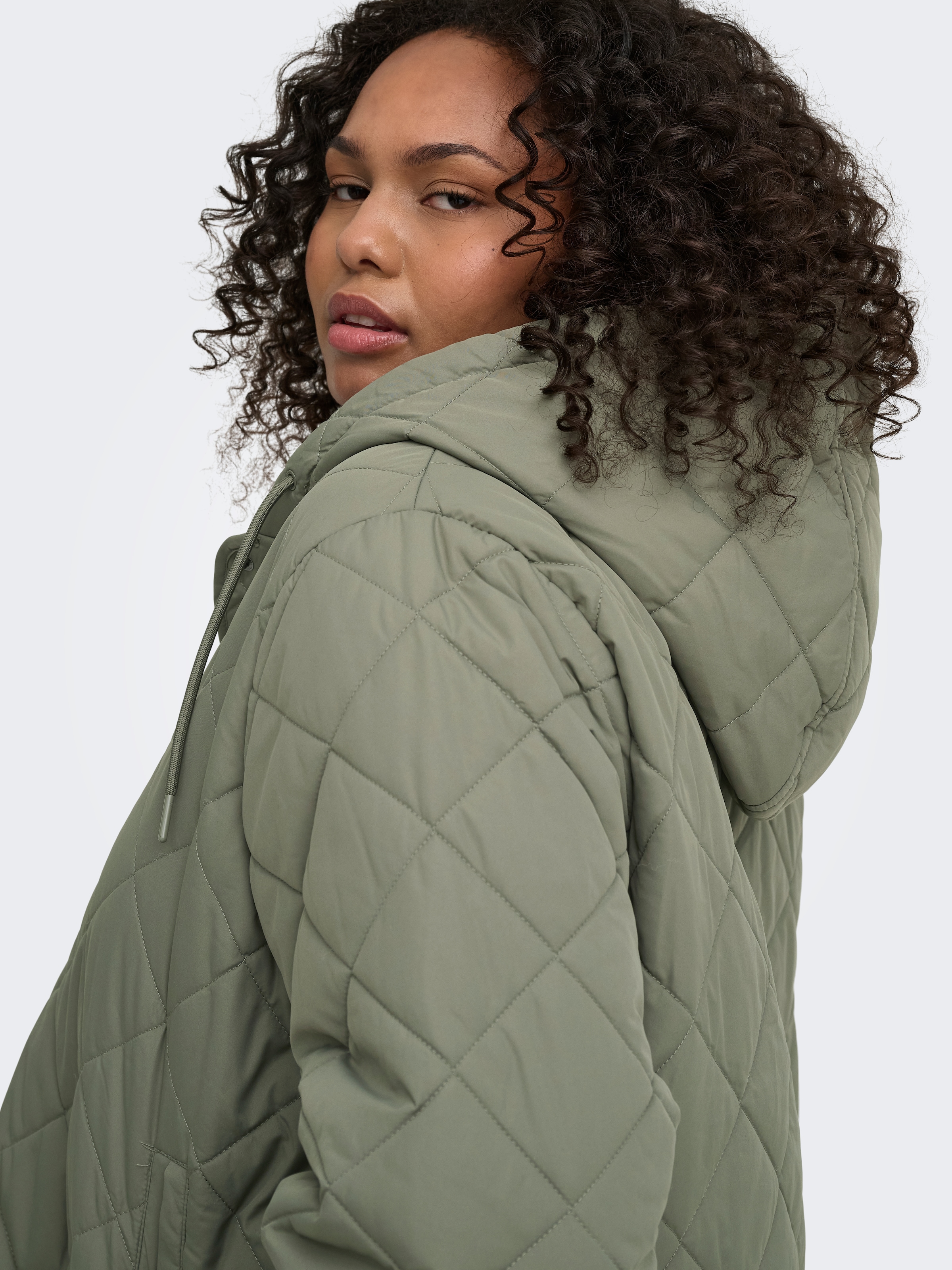 Image of ONLY CARMAKOMA Steppjacke "CARJULIET QUILTED HOOD JACKET NOOS" mit Kapuze Kunstfaser, normal geschnitten