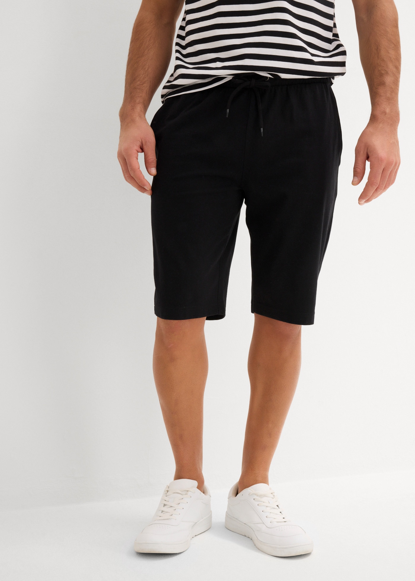 bonprix Short  en coton et polyester, Regular Fit, qualité légère