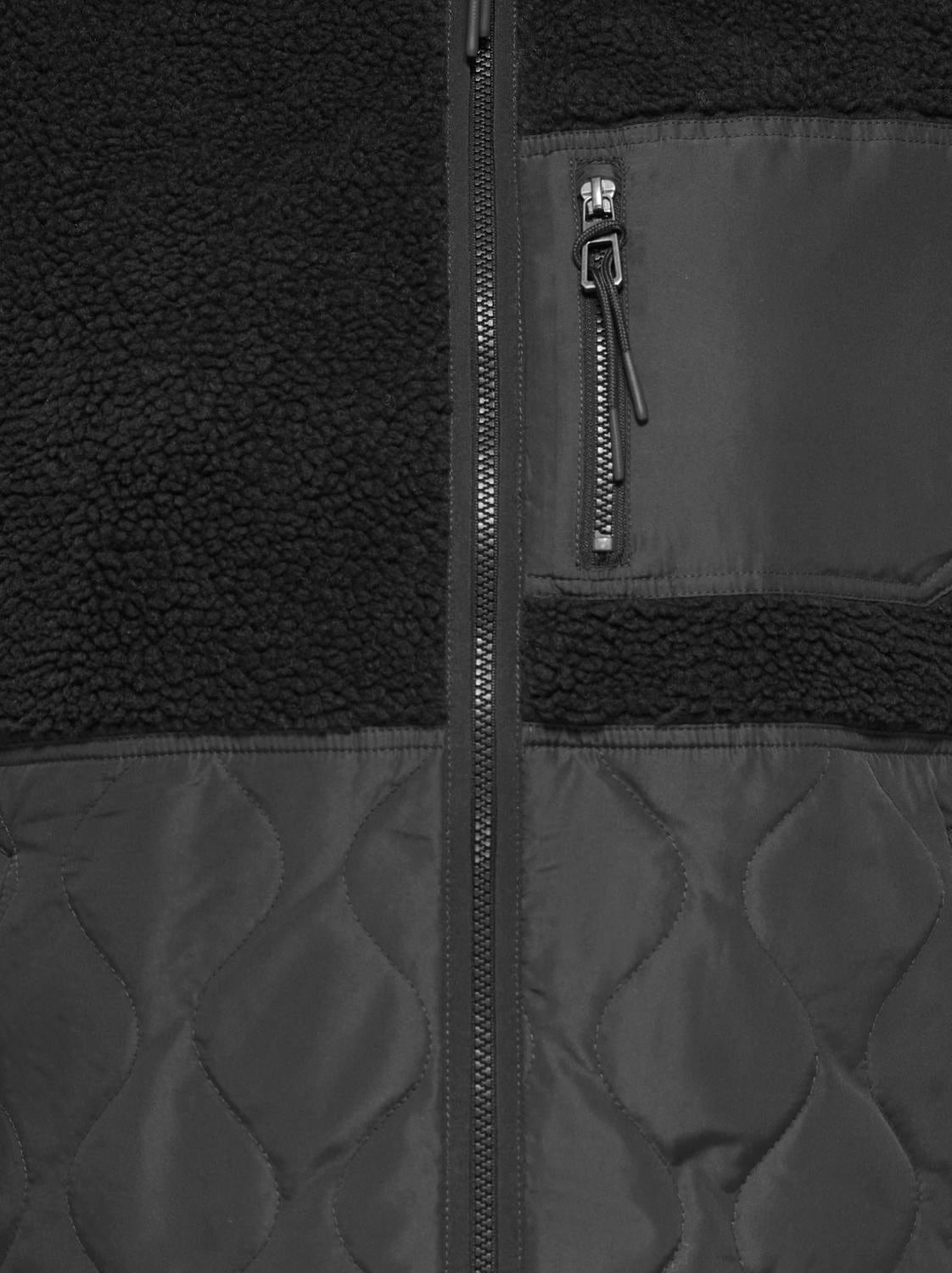 ONLY CARMAKOMA Veste matelassée »CAROHIO QUILT MIX FLEECE SHORT OTW« mélange de matériaux : matelassé et peluche teddy