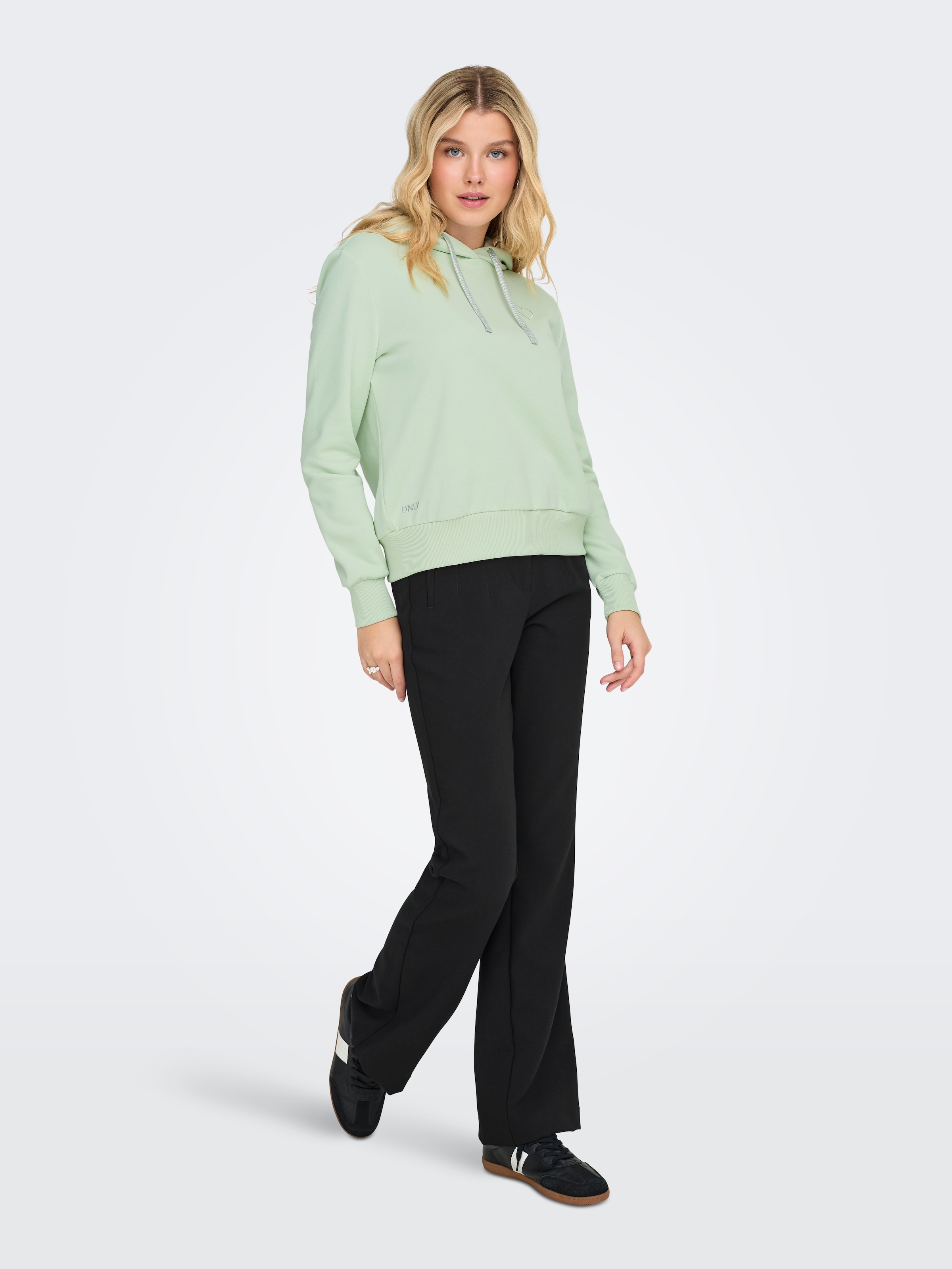 ONLY Sweat à capuche »ONLNOLI L/S HEART HOOD SWT NOOS«, Baumwollmischung, regular fit

