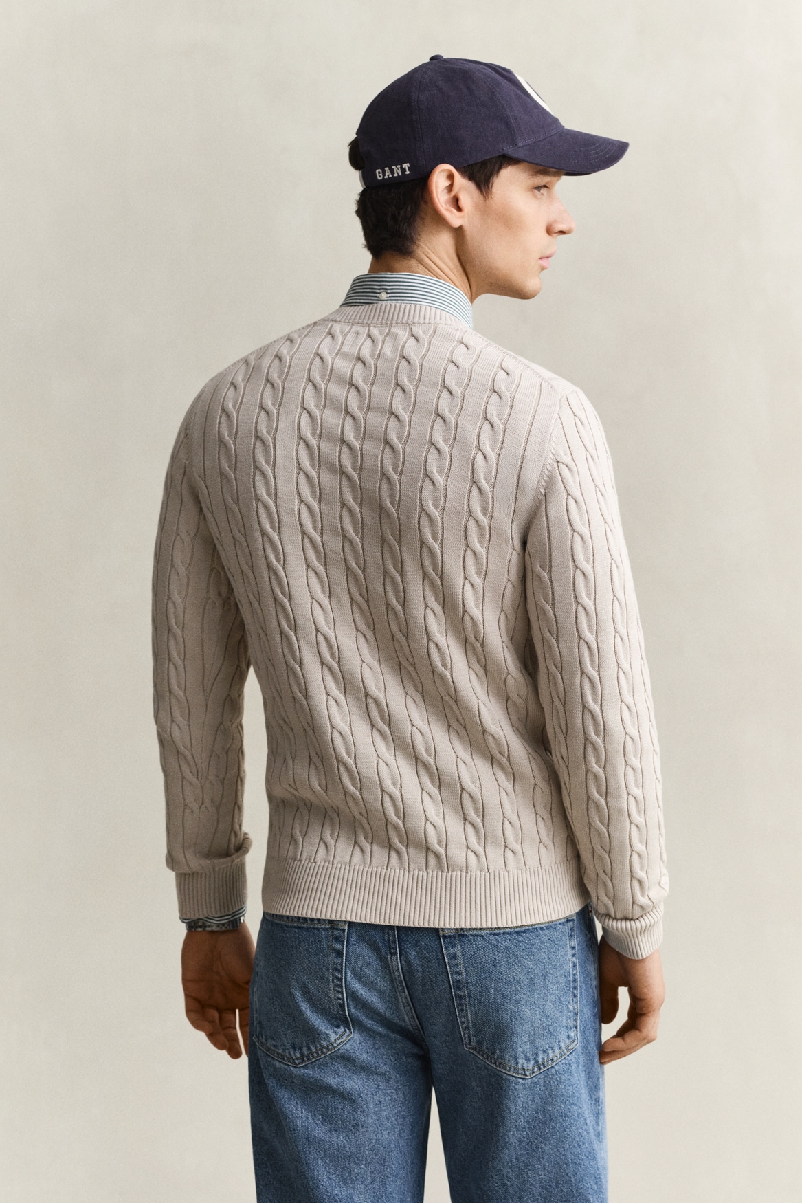 Gant Strickpullover »COTTON CABLE C-NECK« mit Wappen-Logostickerei auf der Brust