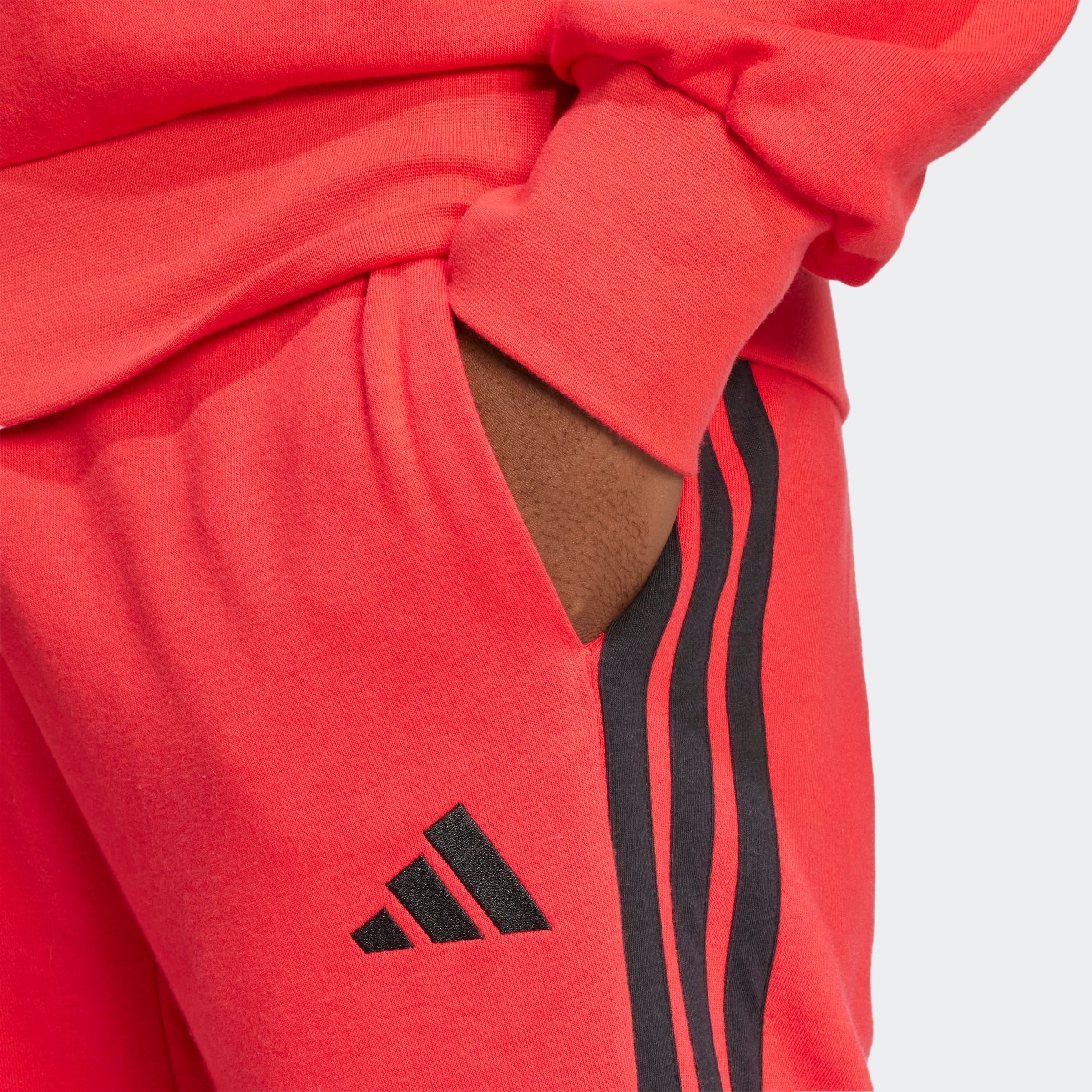adidas Sportswear Pantalon de sport »ESSENTIALS 3-STREIFEN FRENCH TERRY«  schmal zulaufende Beinform, für sportliche Aktivitäten