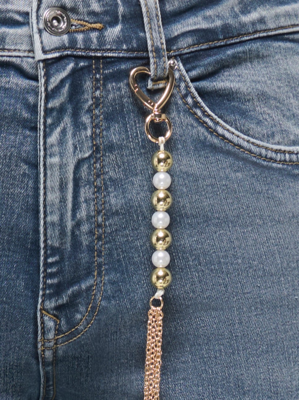 ONLY Jeans taille haute »ONLMADISON BLUSH CHARM HW WIDE LEG DNM« Mélange de coton, taille haute, avec pendentif charm