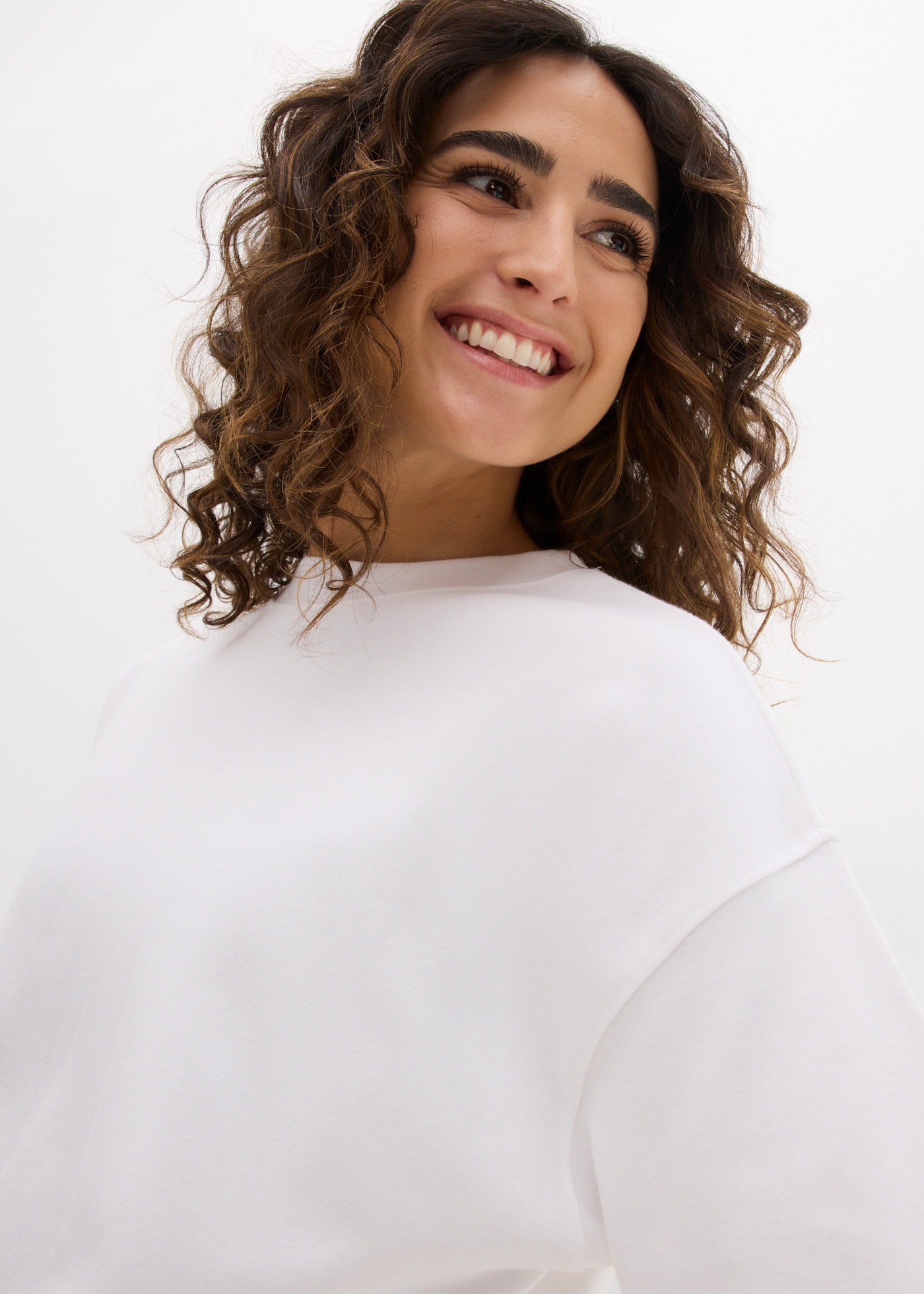 bonprix T-shirt oversize coupe oversize, en coton lourd, tailles jusqu’à XXL