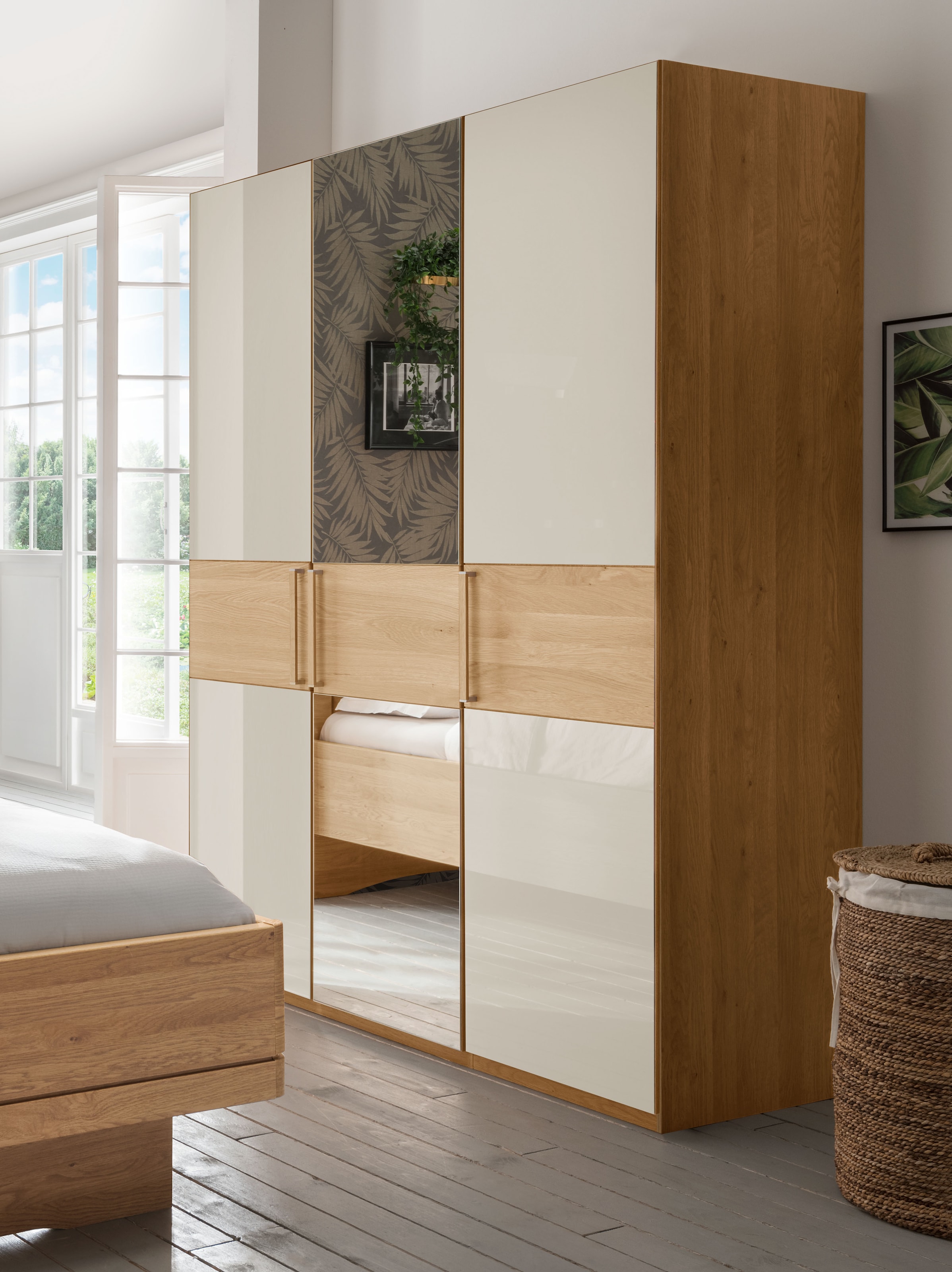 Image of WIEMANN Kleiderschrank "Kiruna" mit Champagnerglas und Spiegel