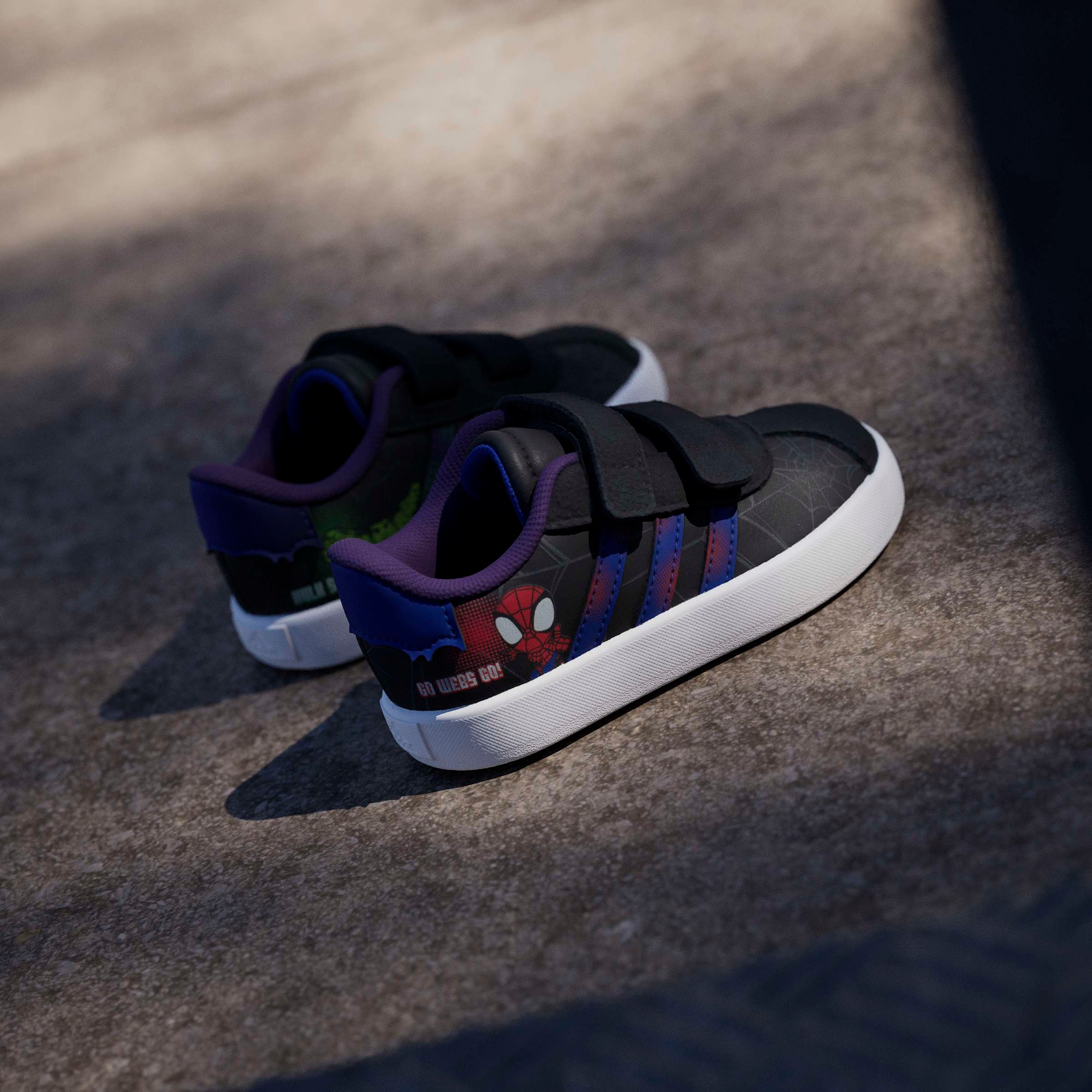 adidas Sportswear Sneakers »ADIDAS MARVEL SPIDER-MAN VL COURT 3.0 KIDS«  design inspiré de l’adidas Samba, pour enfants