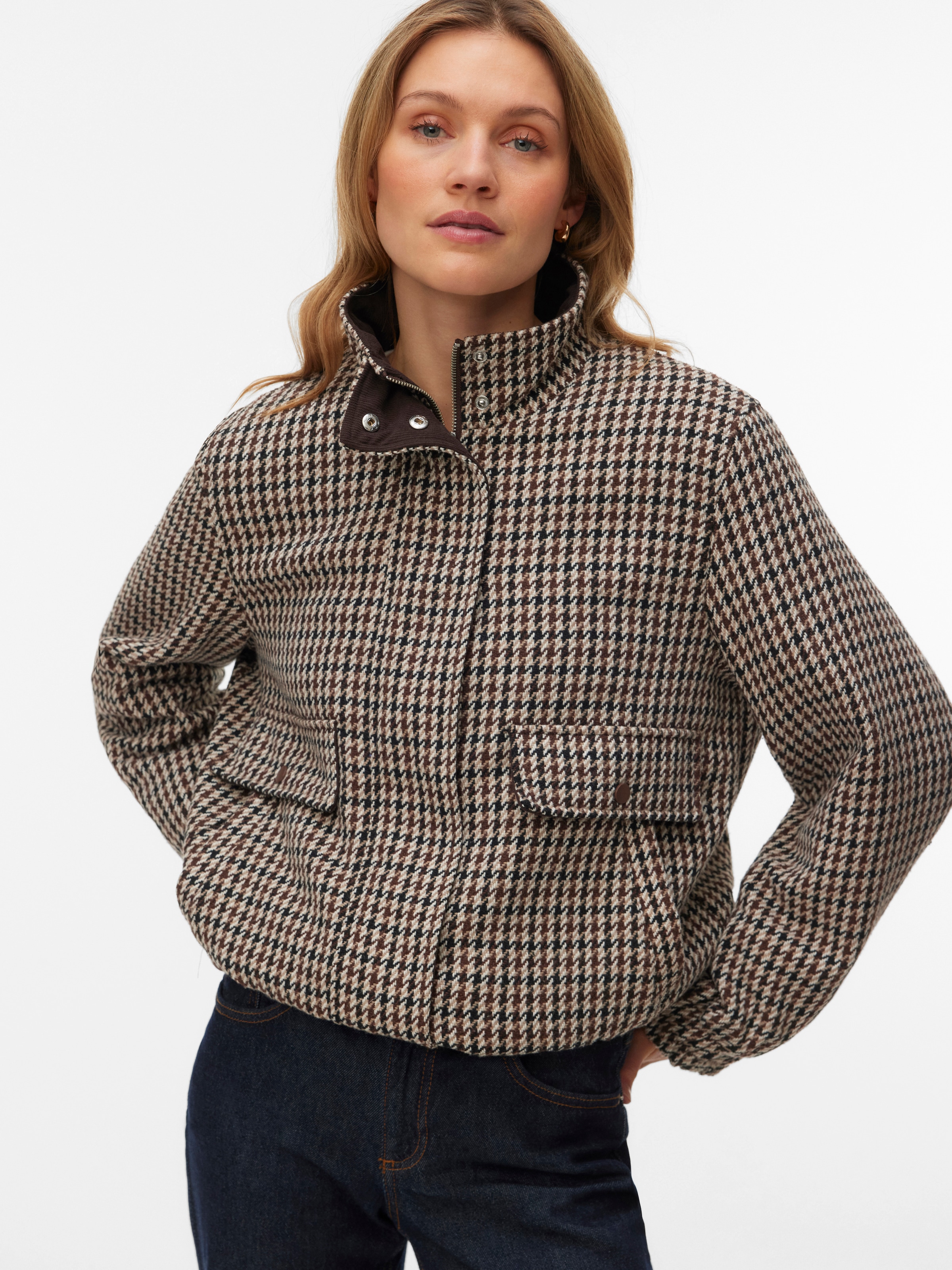 Image of Vero Moda Kurzjacke "VMCHERYL SHORT CHECK JACKET ENT" Materialmix
