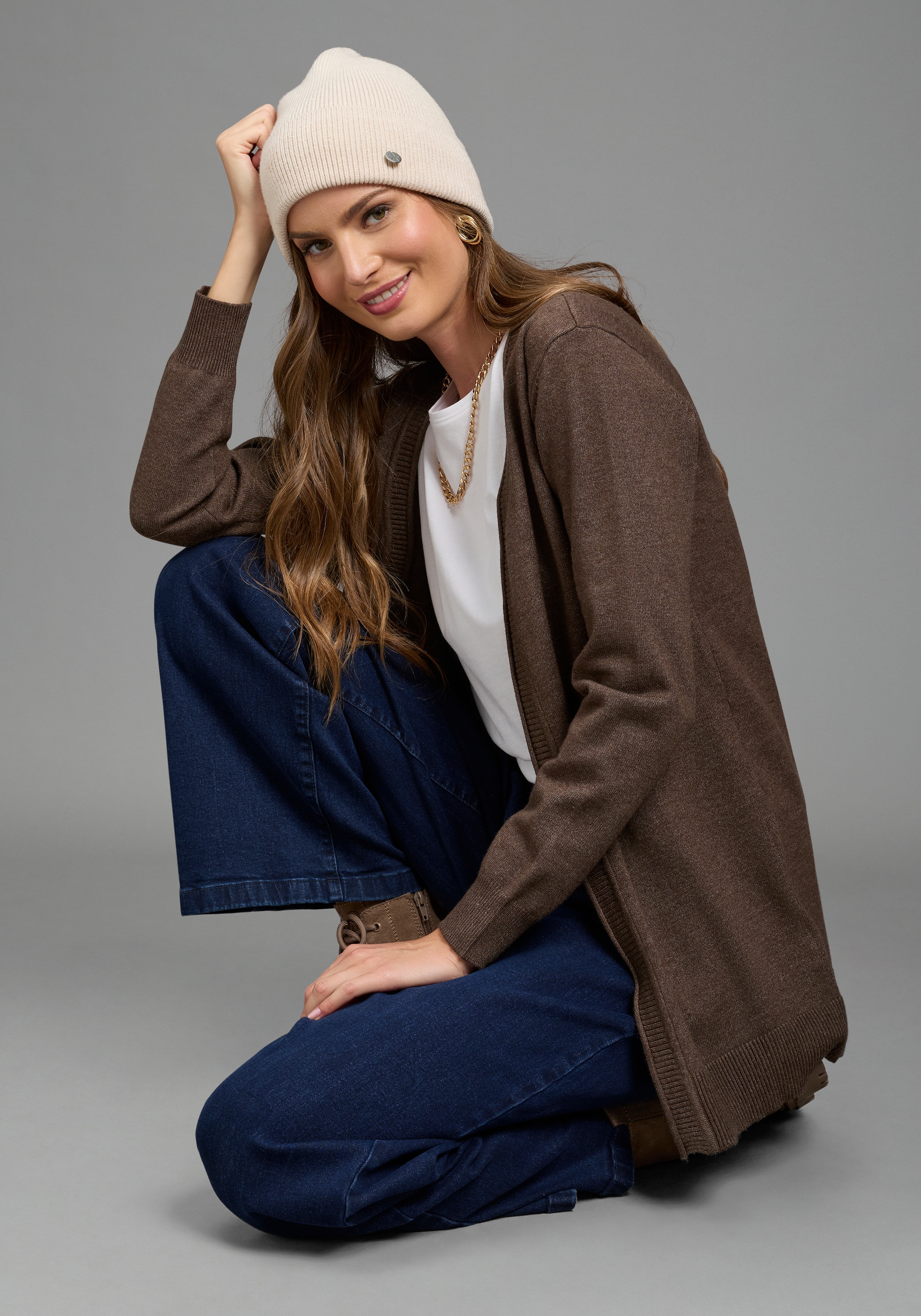 Laura Scott Veste en tricot »mit figurumspielender Passform« avec détails structurés, en mélange de viscose douce