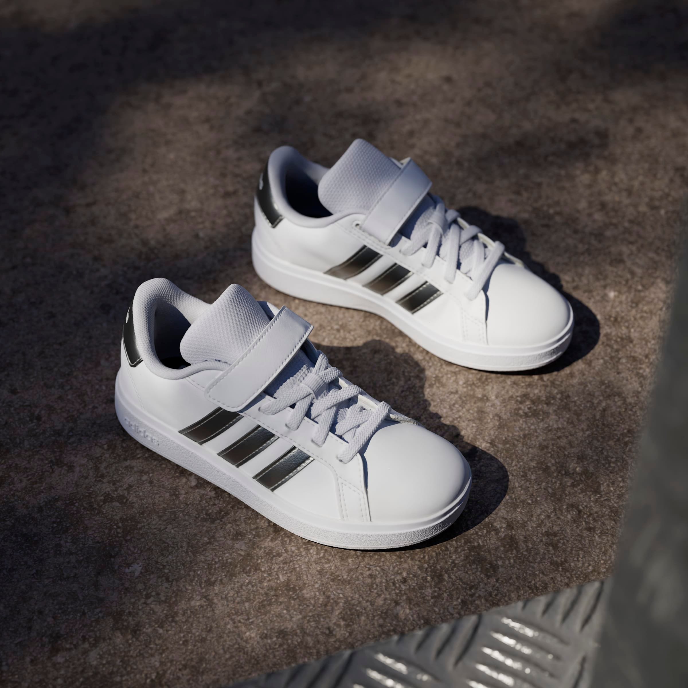 adidas Sportswear Sneaker »GRAND COURT 2.0 KIDS«, Design auf den Spuren des adidas Superstar
