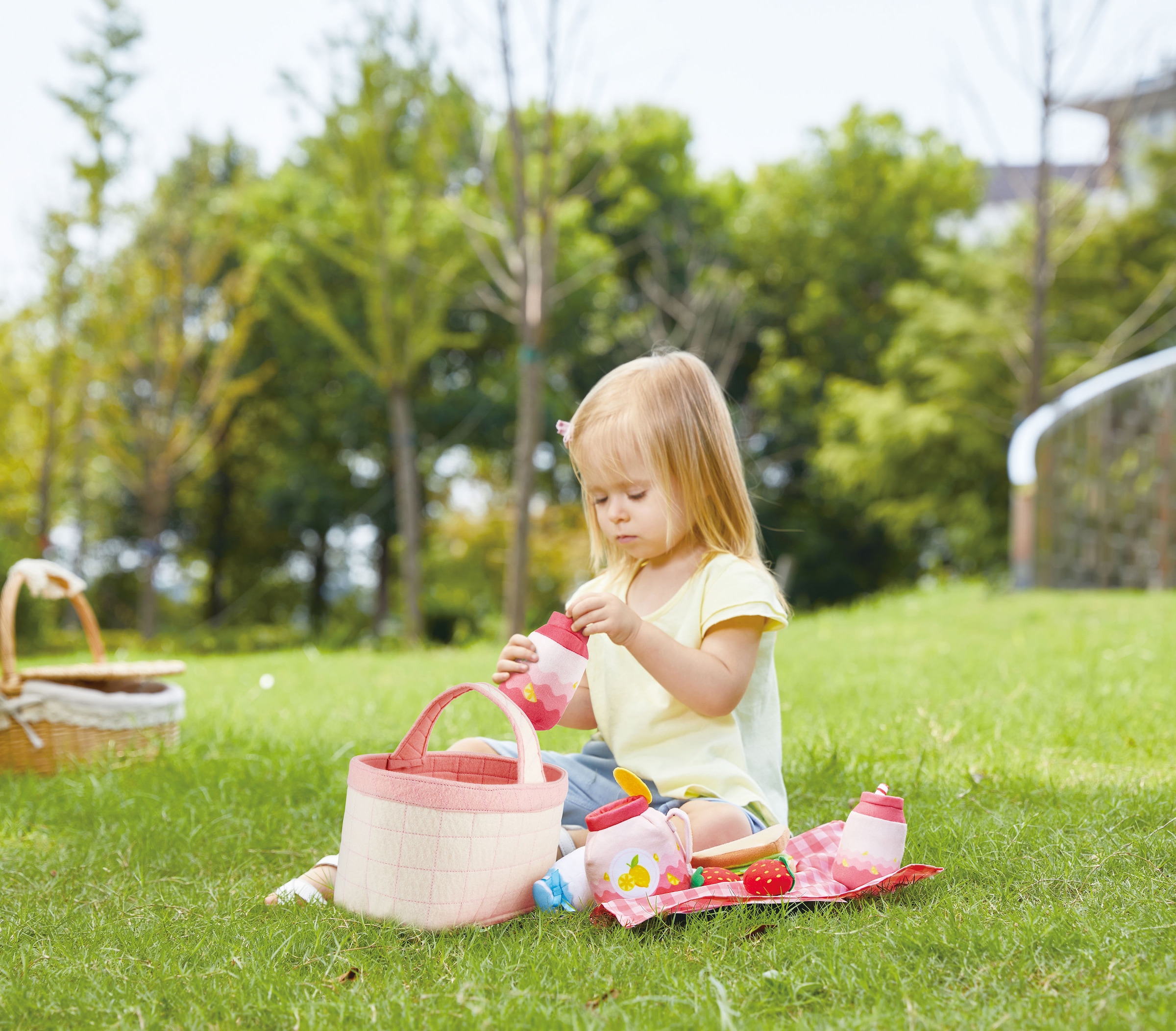 Trendige Hape Spiellebensmittel »Picknick-Korb«, mit Picknickzubehör ohne  Mindestbestellwert kaufen