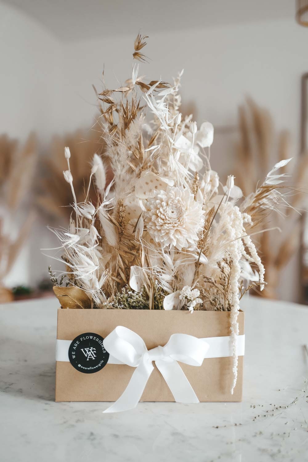 Image of We are Flowergirls Gestecke, (DIY-Box), DIY Box mit getrockneten Dried Flowers zum Selberstecken, XL bei Ackermann Versand Schweiz