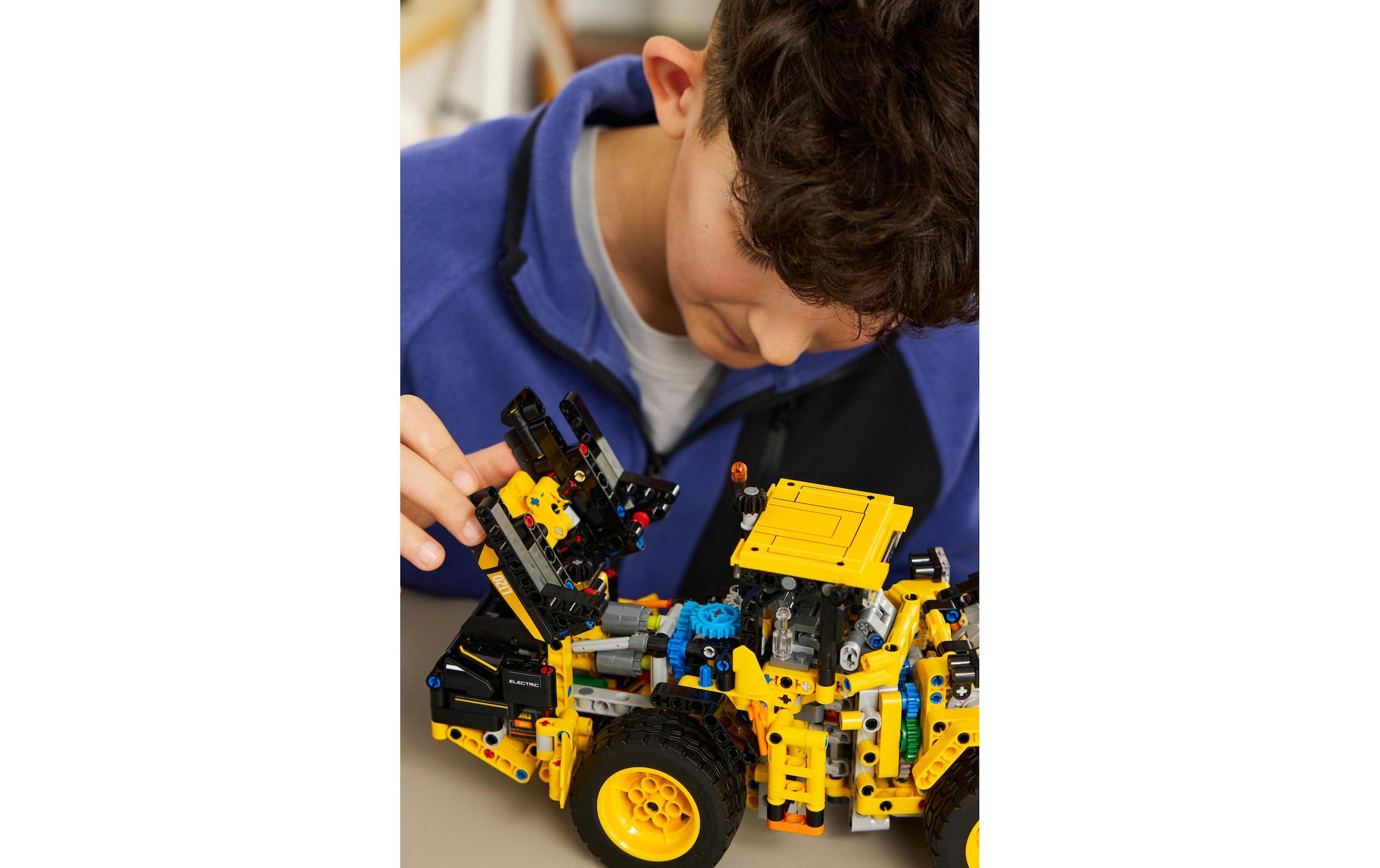 LEGO® Spielbausteine »Technic Volvo L120 Electric Radlader 42209«, (973 St.)