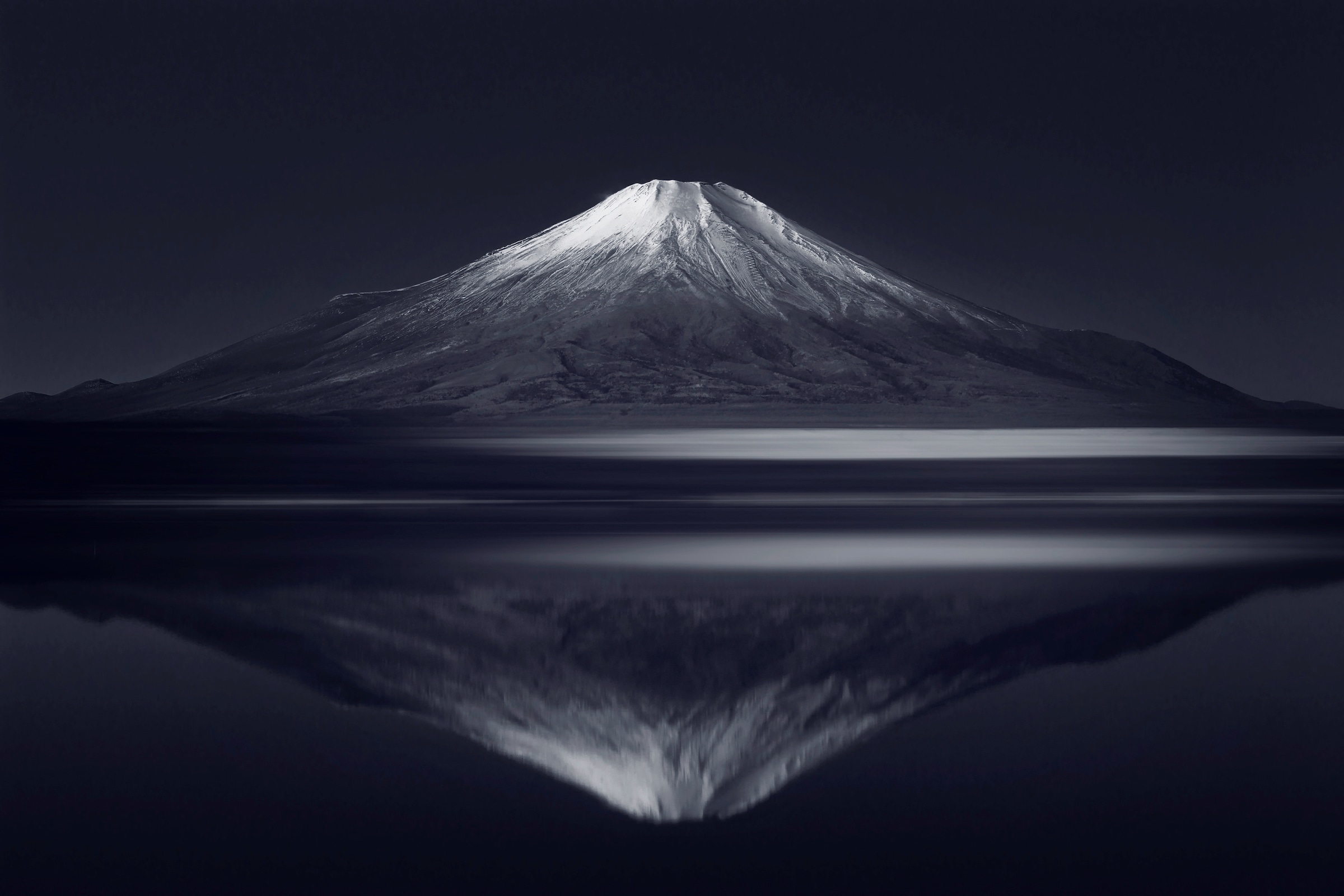 Image of Papermoon Fototapete "Photo-Art TAKASHI SUZUKI, REFLEXION MT FUJI"