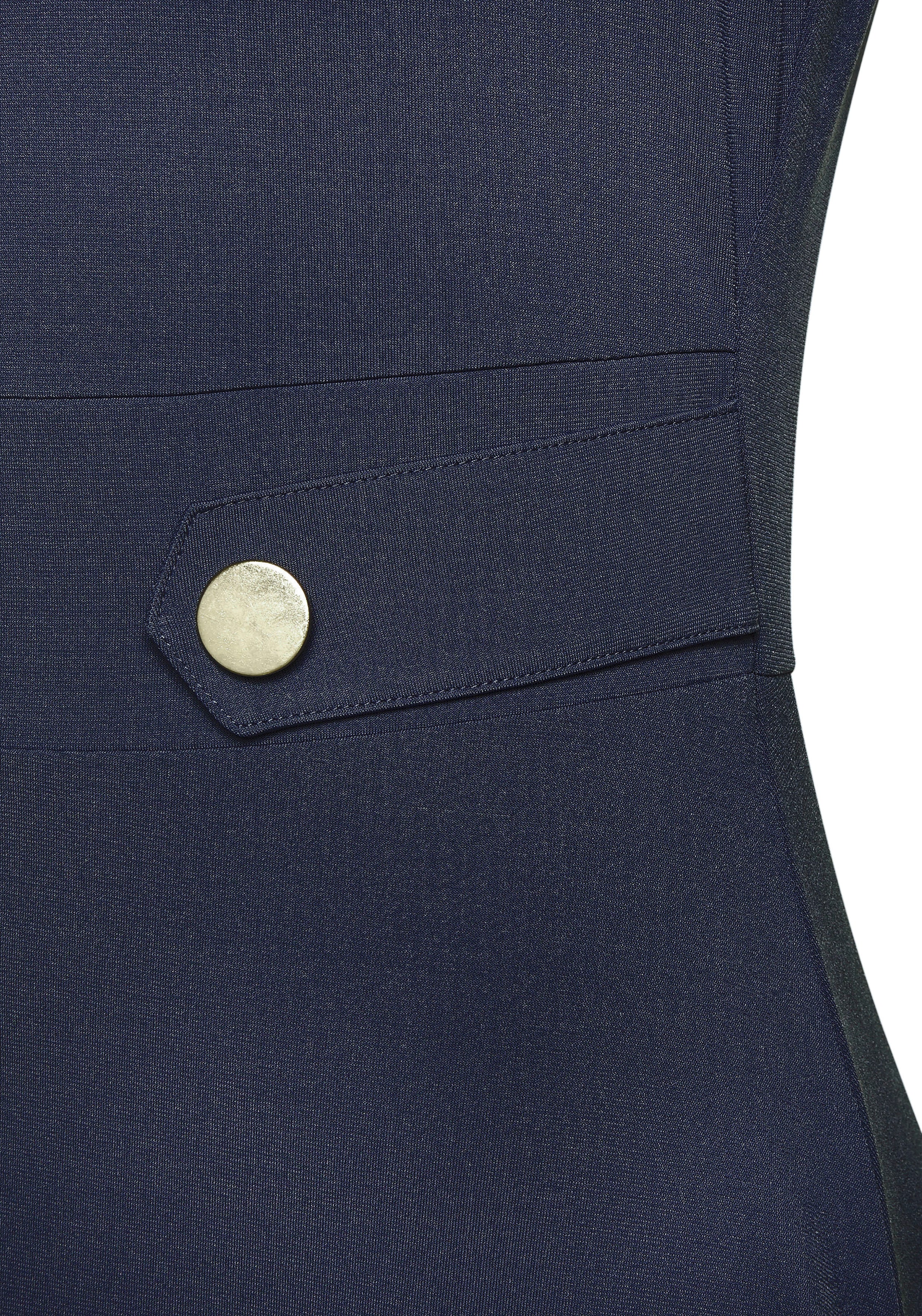 LASCANA Midikleid, mit dekorativen Riegeln und goldfarbenenen Zierknöpfen, bügelfrei