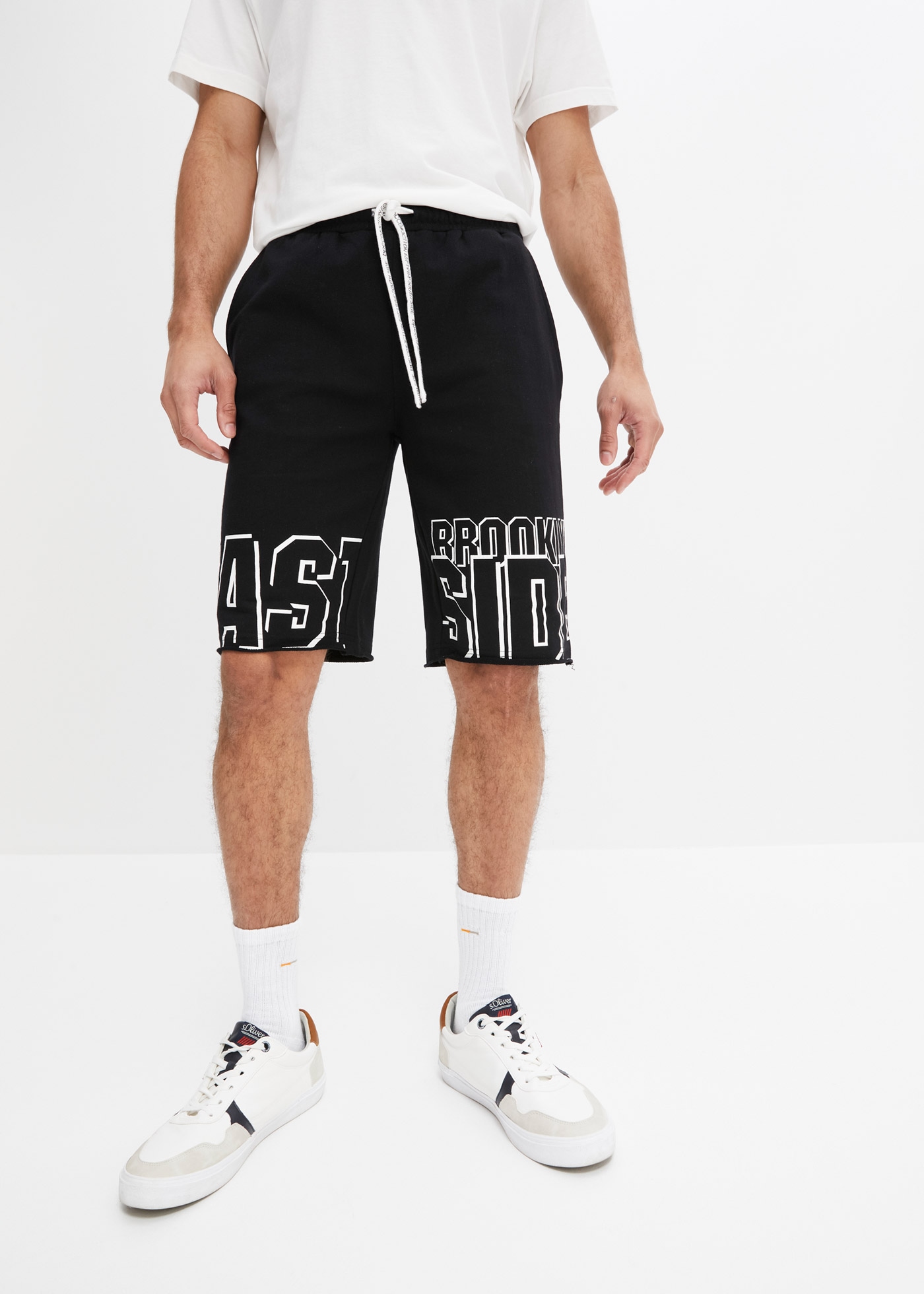 Image of bonprix Sweatbermudas aus Baumwolle, Regular Fit, mit Eingrifftaschen