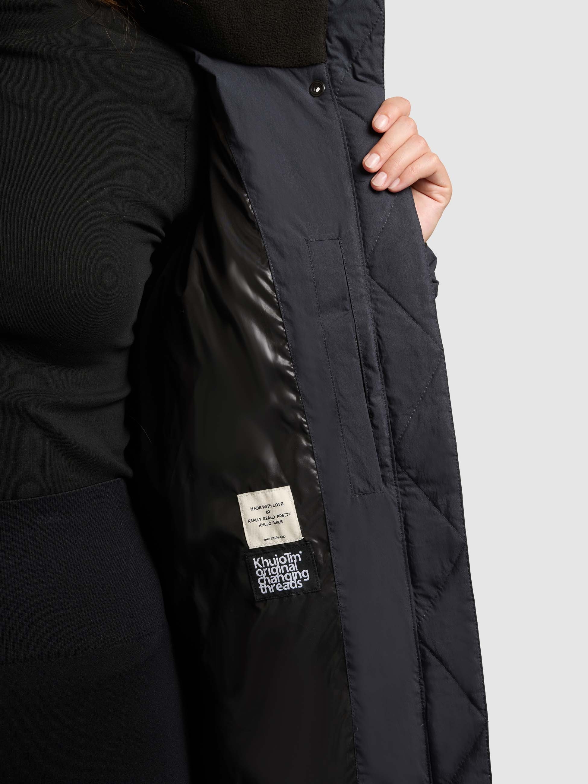 khujo Steppmantel »RITZ« praktische Seitenschlitze mit Reissverschluss, abnehmbare Kapuze