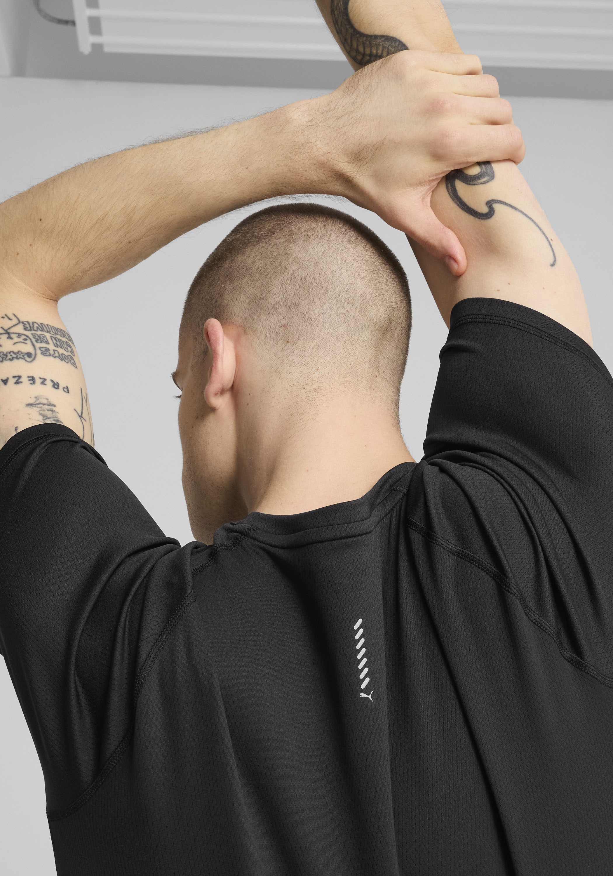 PUMA Laufshirt »M RUN VELOCITY TEE (POLY)« ergonomische Schnittführung, DryCELL Technologie, Flatlock-Nähte