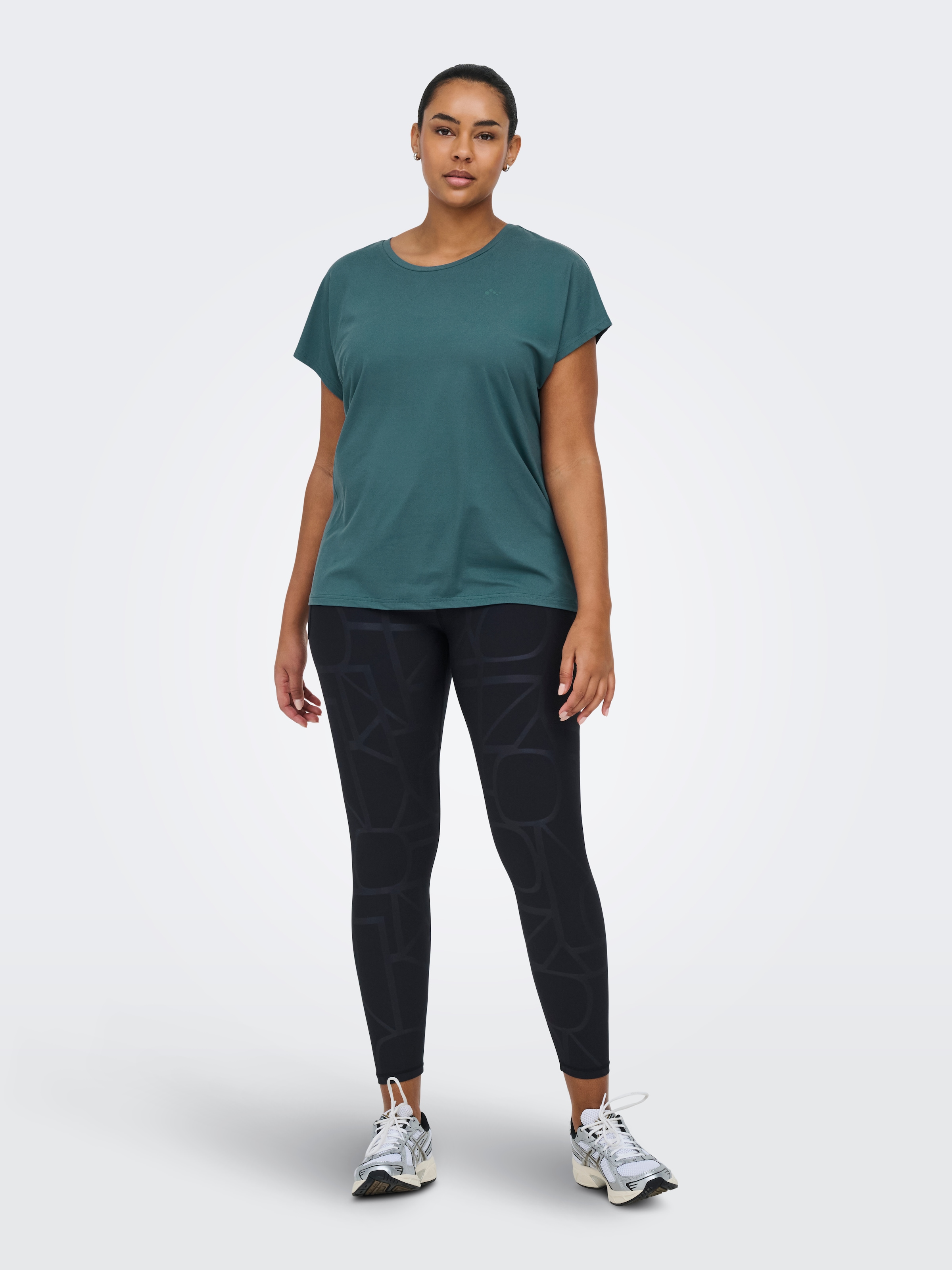ONLY Play T-shirt fonctionnel »ONPAUBREE SS LOOSE TRAIN TEE CURVY NOOS« Relaxed Fit, en polyester et élasthanne, jersey uni