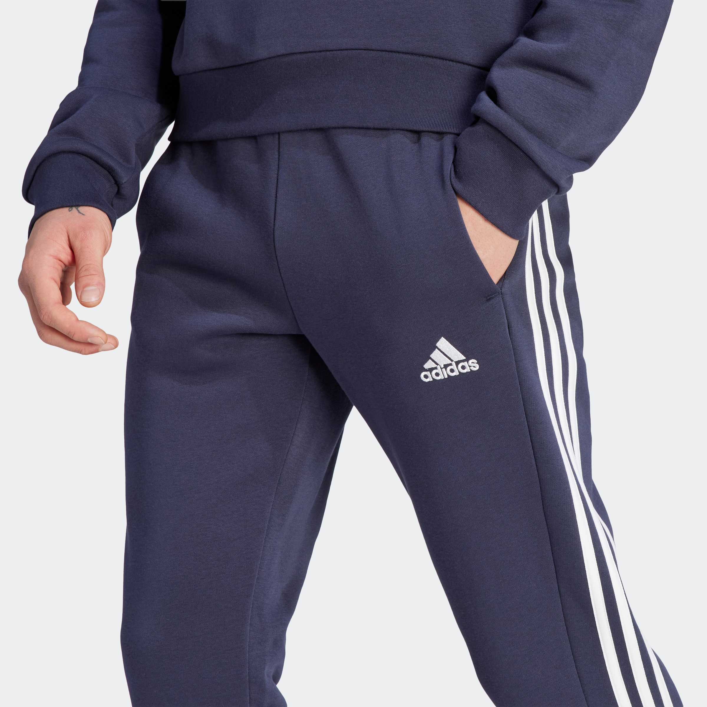 adidas Sportswear Sporthose »ESSENTIALS 3STREIFEN TAPERED CUFF HOSE«, (1 tlg.)