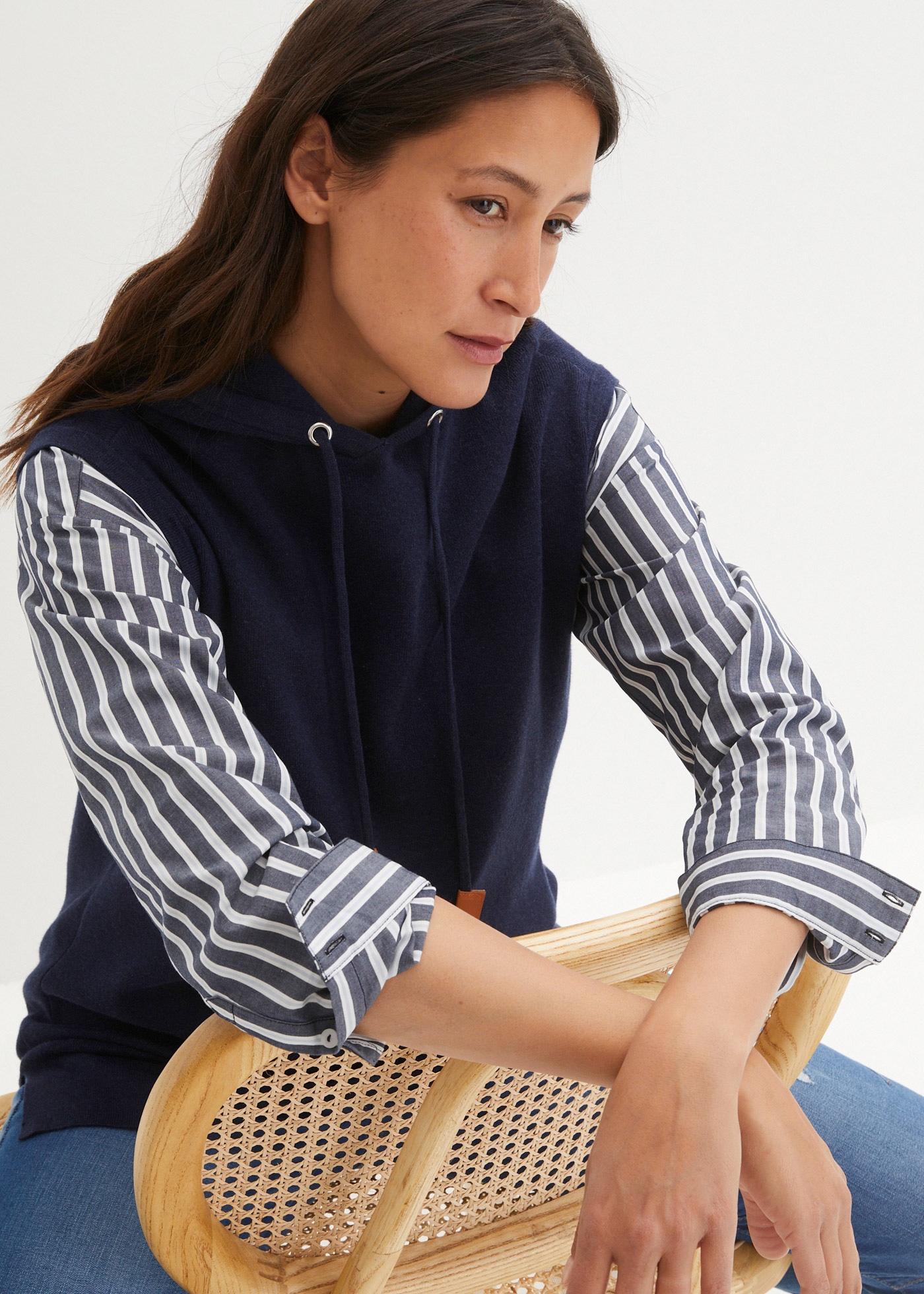 bonprix Pullunder mit Kapuze und kleinen Seitenschlitzen