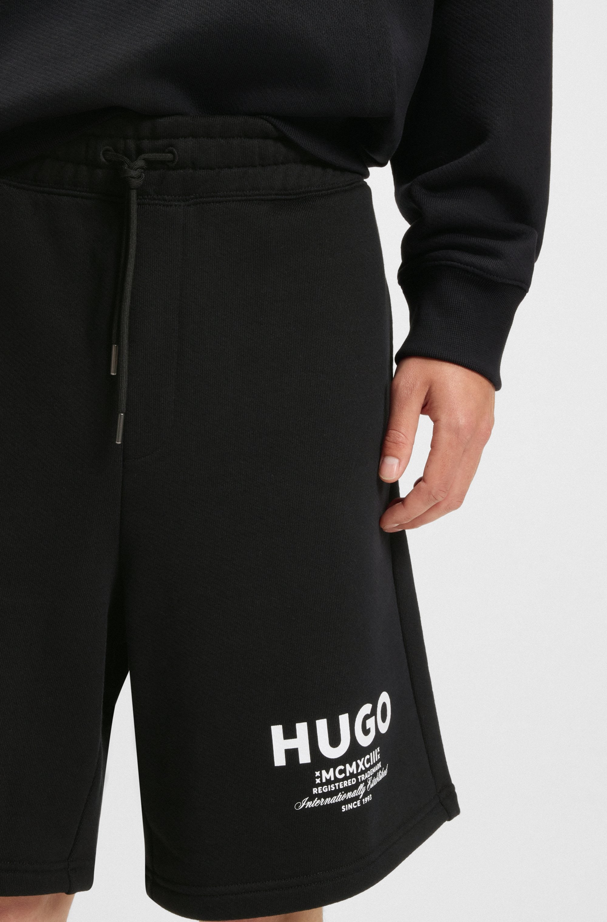 HUGO Blue Sweatshorts »Nomario«, mit grossem Druck