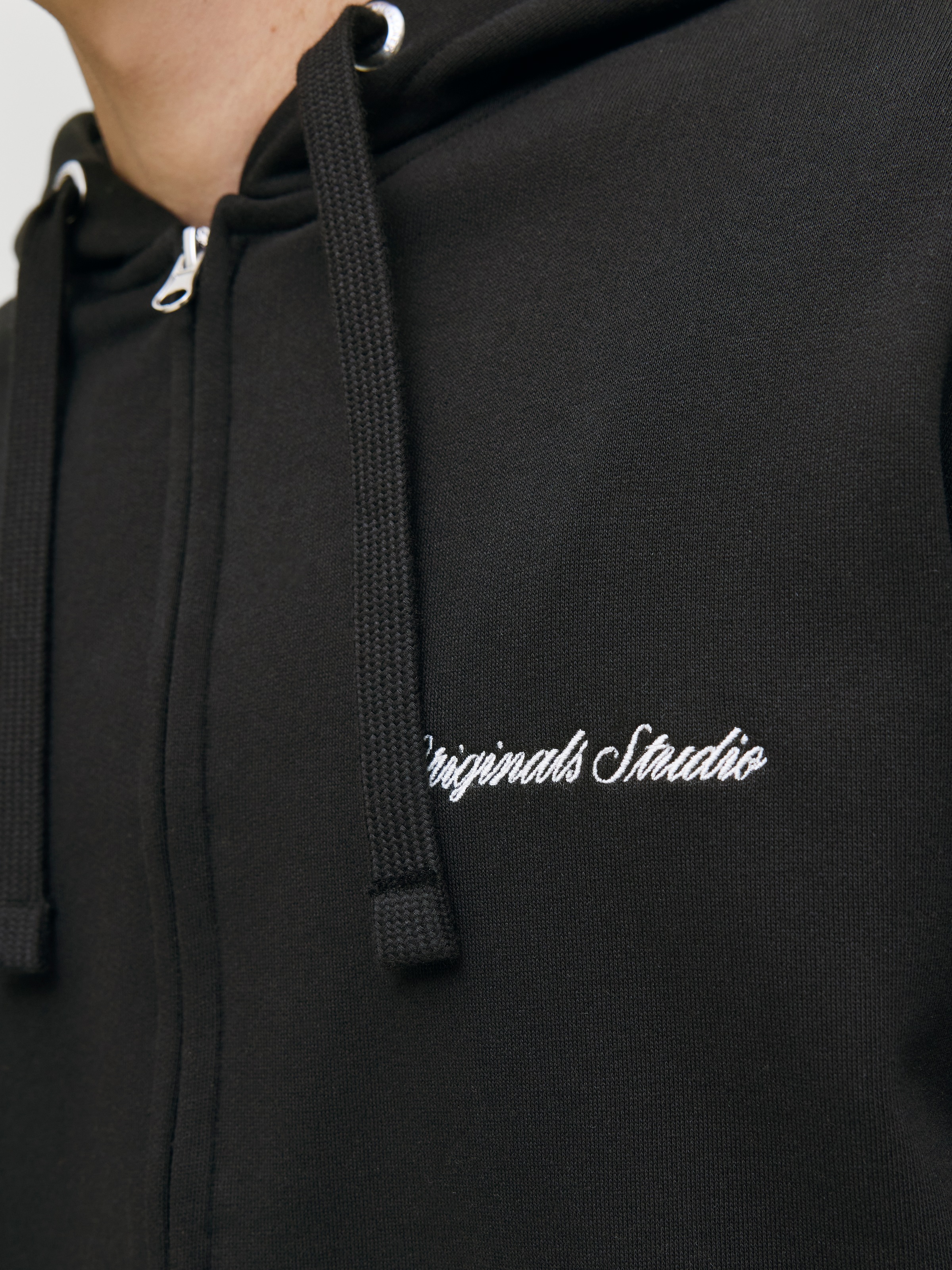 Jack & Jones Kapuzensweatshirt »JORNORREBRO EMB SWEAT ZIP HOOD NOOS«, mit Stickerei
