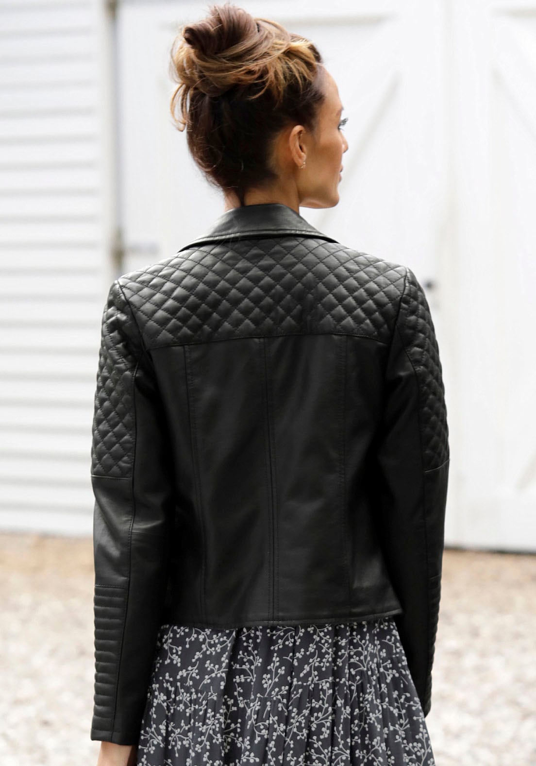 LASCANA Lederimitatjacke mit Bikerdetails, kurze Bikerjacke, figurbetont